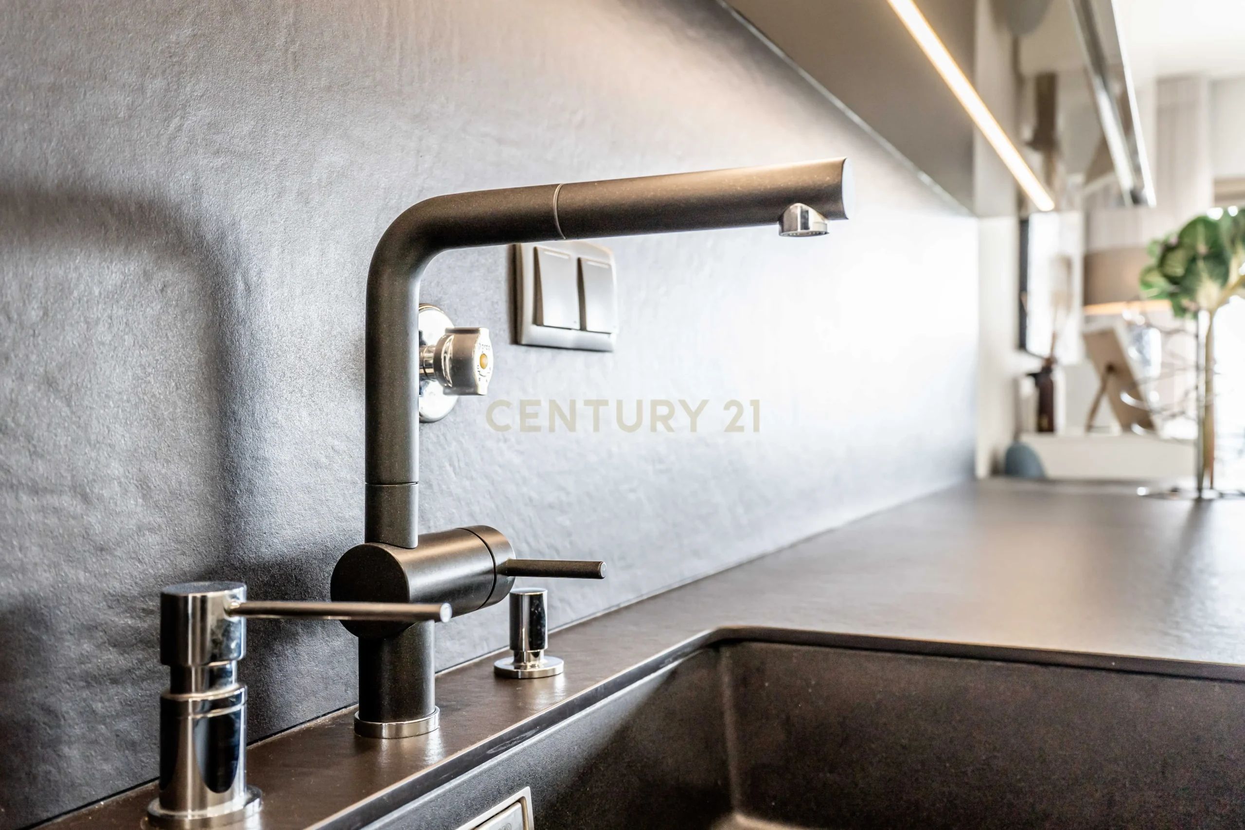 10c_0617345f-4a9f-448a-889a-fb441189e003