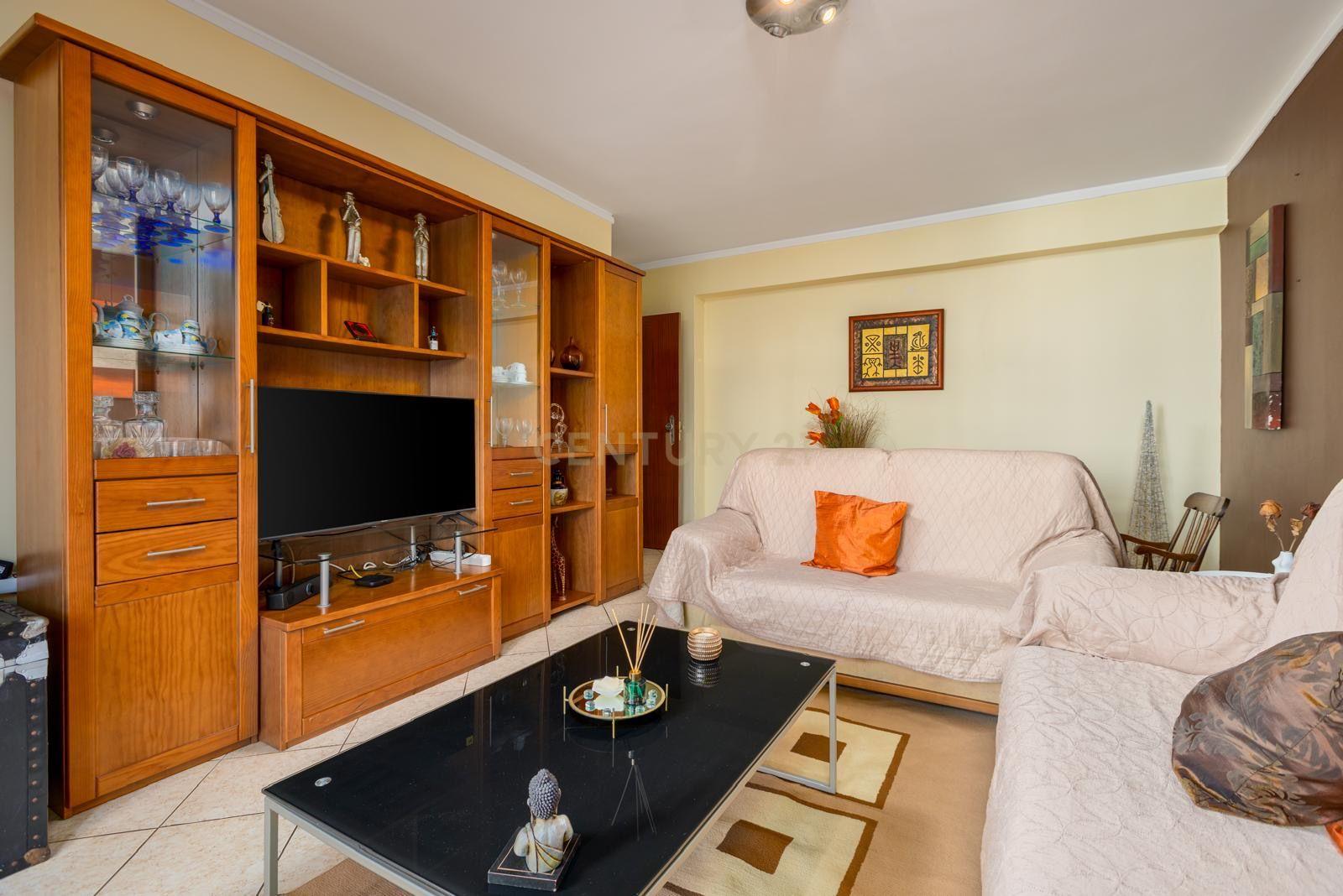 12c00321-9665-43c6-99a2-c79a2e2adb0b