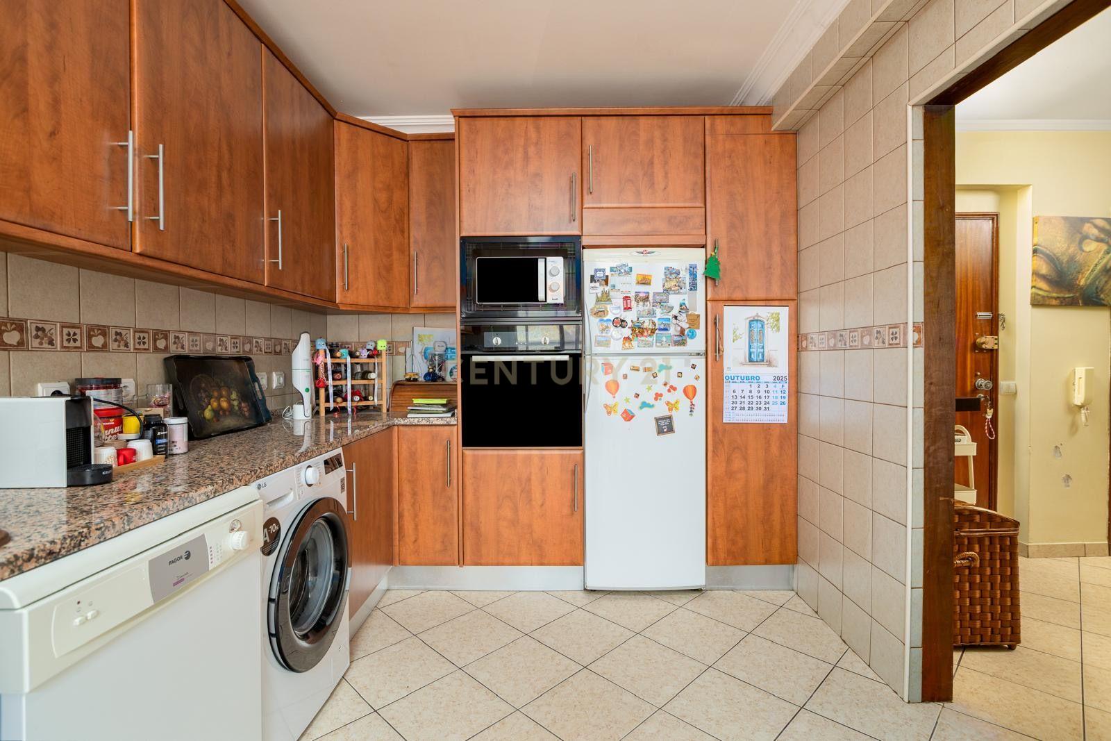 d76b8f93-4d45-4073-810d-4f6920956d05