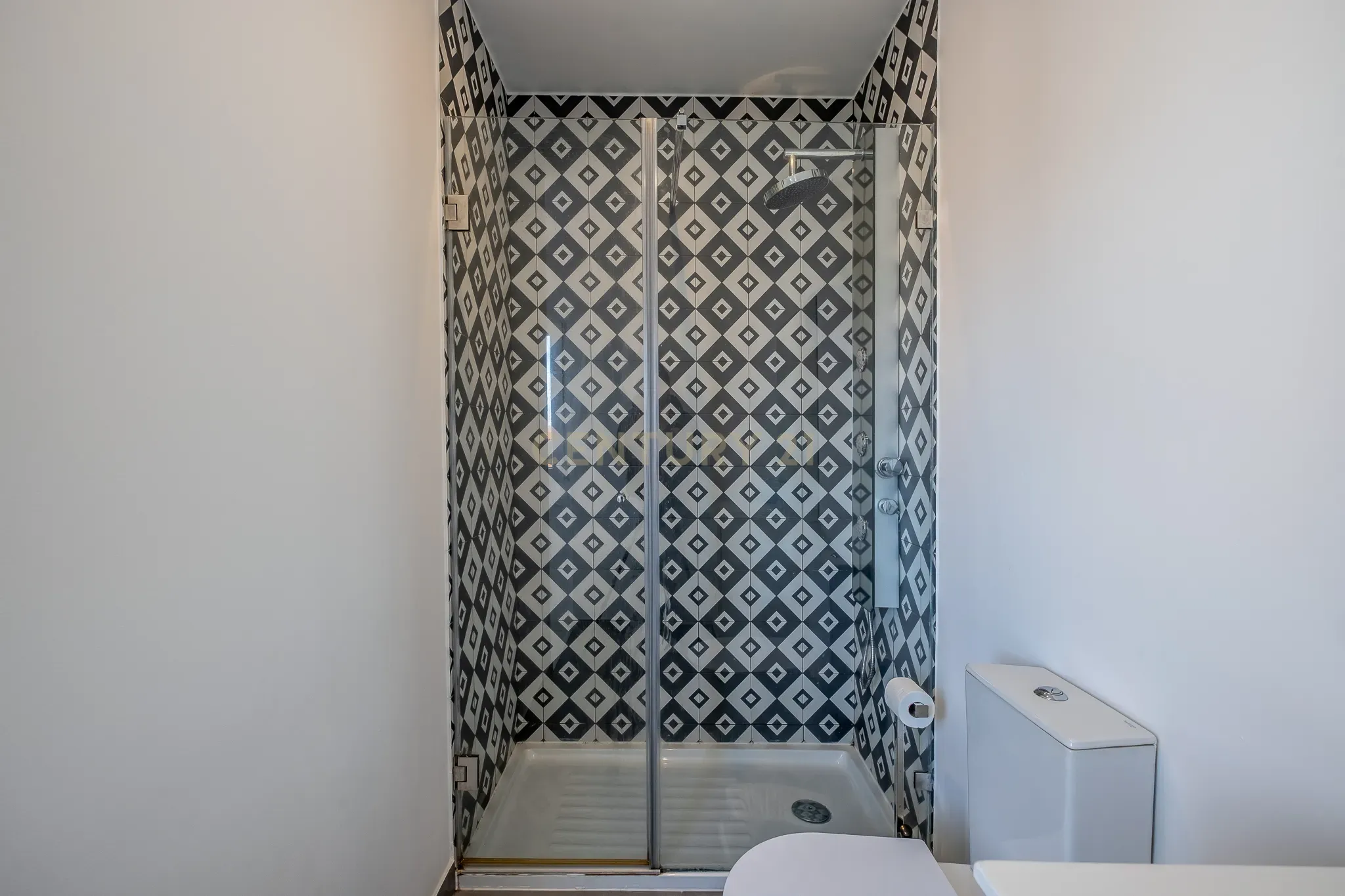 -deb4103-hdr_bba36454-c990-4004-9305-74b707110d95