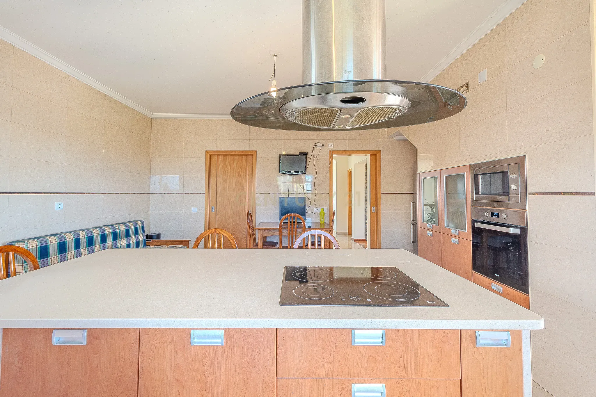 dsc-0788-hdr---coz-c-porta-entrada-e-dispensa_2dd9379b-3e85-442b-8240-dee2a761f96a