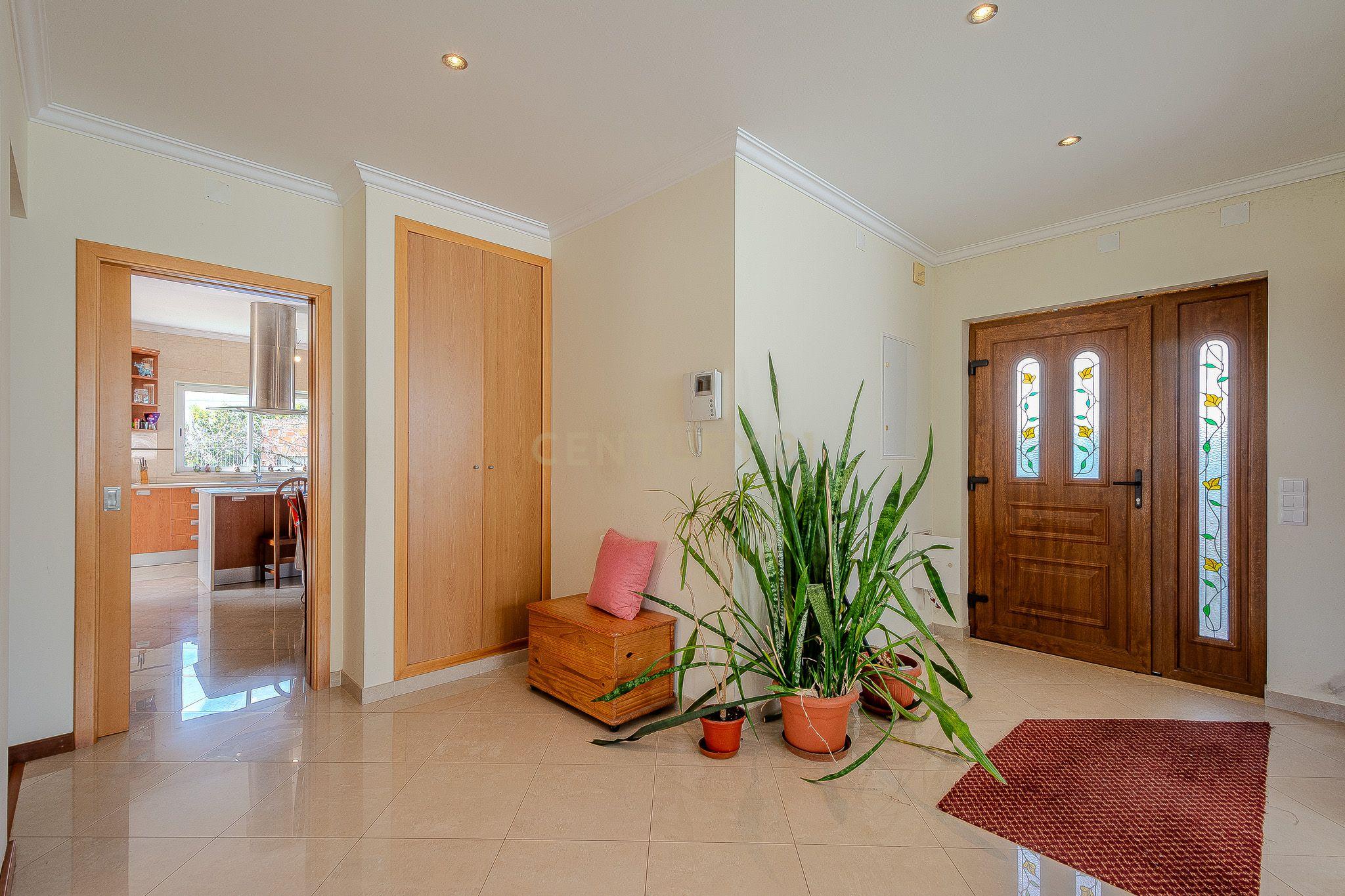 dsc-0863-hdr---hall-int-c-porta-e-coz_97712afb-681e-47fd-870d-68afcb394d73