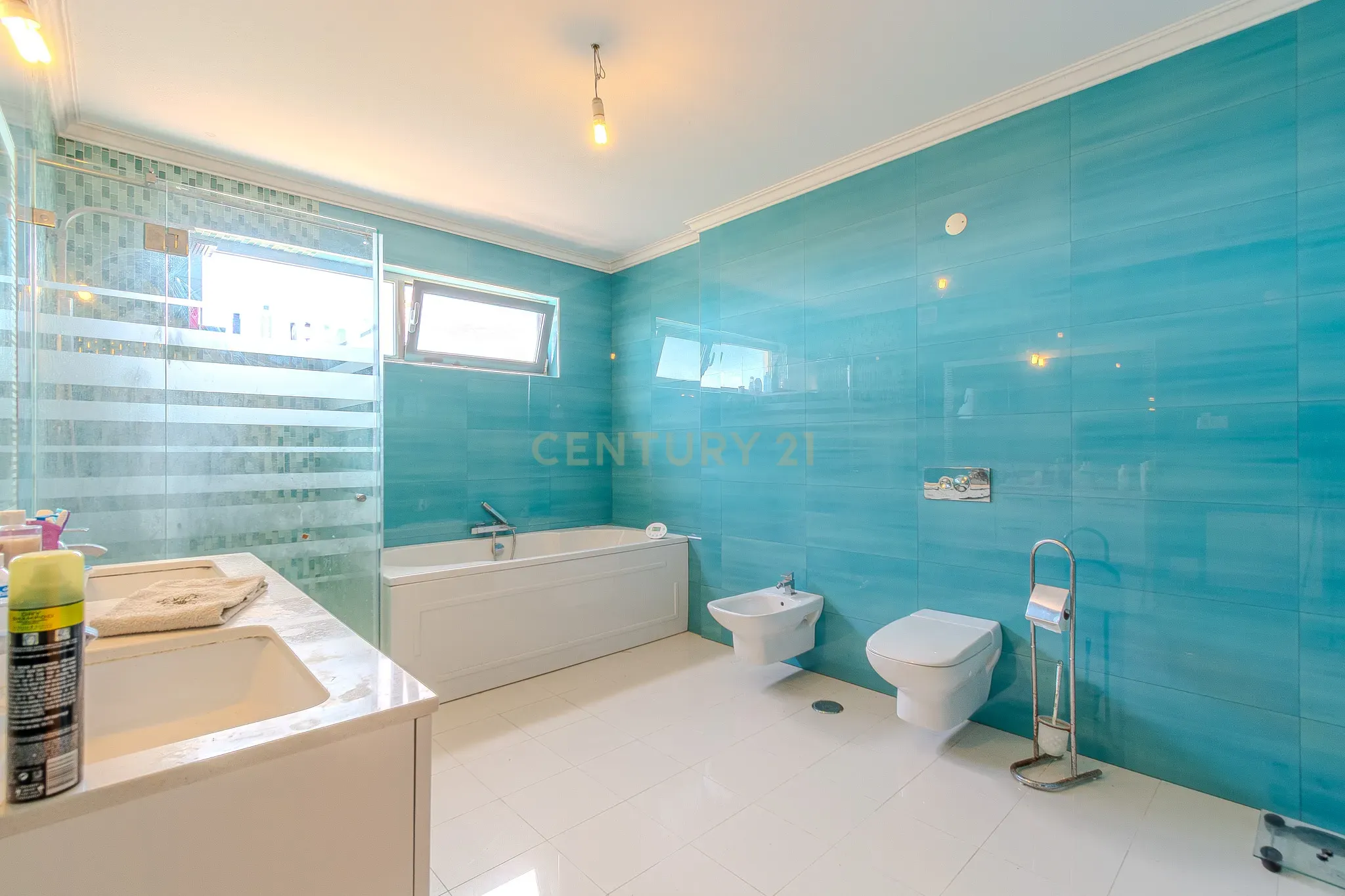 dsc-8639-hdr---suite1-wc_6c8a438f-cfa8-432e-b4fa-18980bad919b