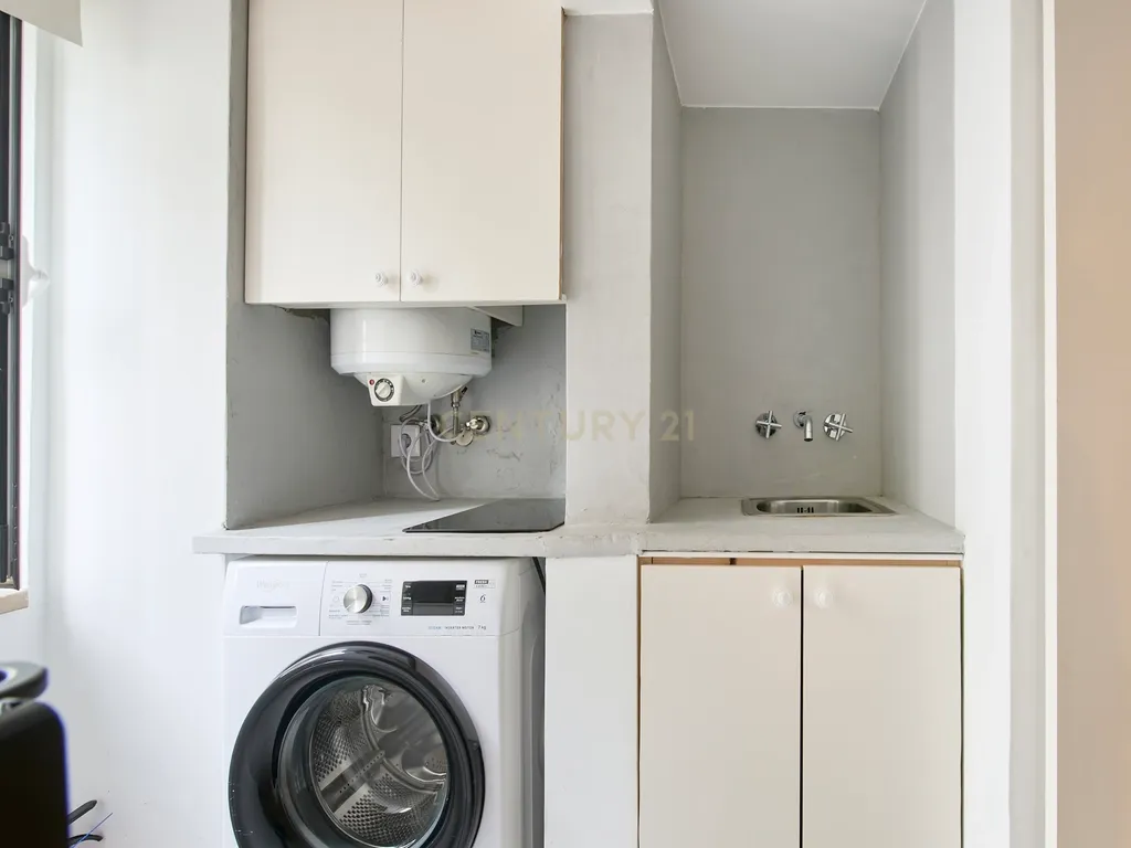 T0 Apartment in Santa Maria Maior, Lisboa - image 09
