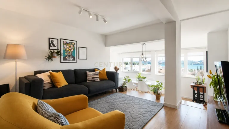 Renovated T2 Apartment in Ajuda, Lisbon - image 01