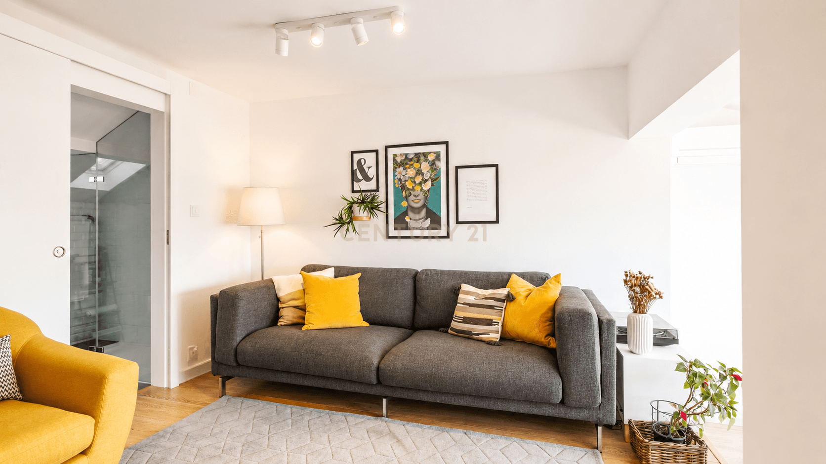 Renovated T2 Apartment in Ajuda, Lisbon - image 07