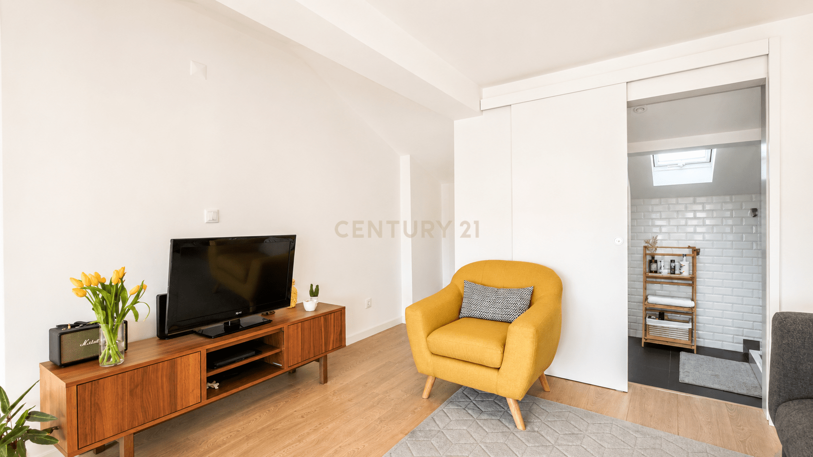 Renovated T2 Apartment in Ajuda, Lisbon - image 09