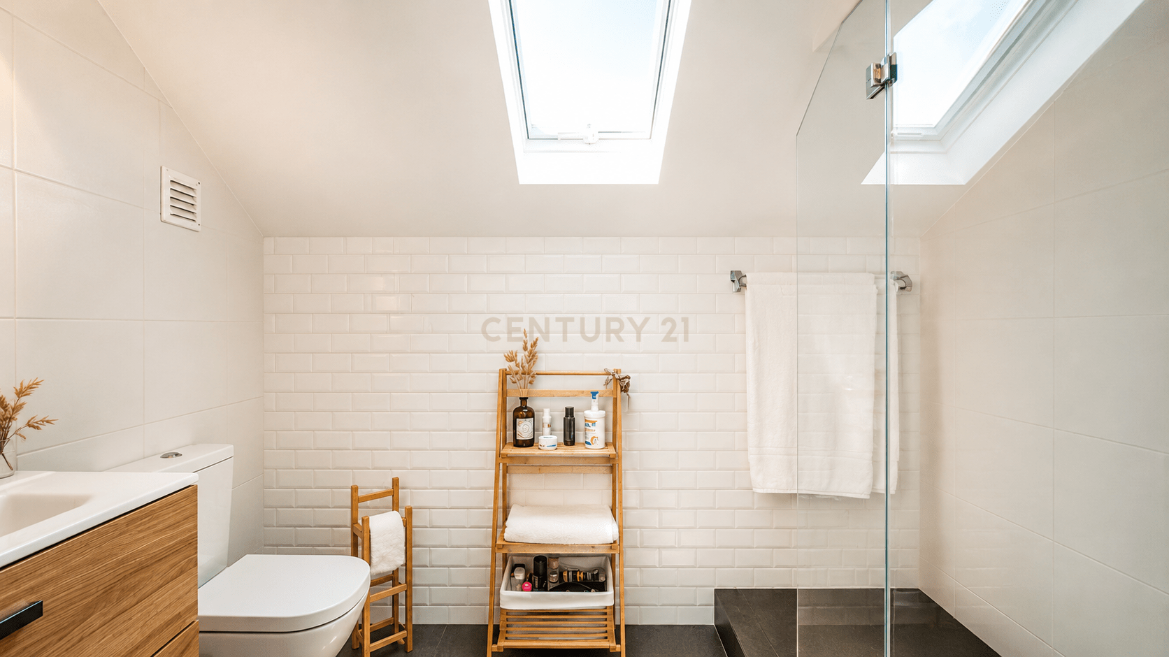 Renovated T2 Apartment in Ajuda, Lisbon - image 11