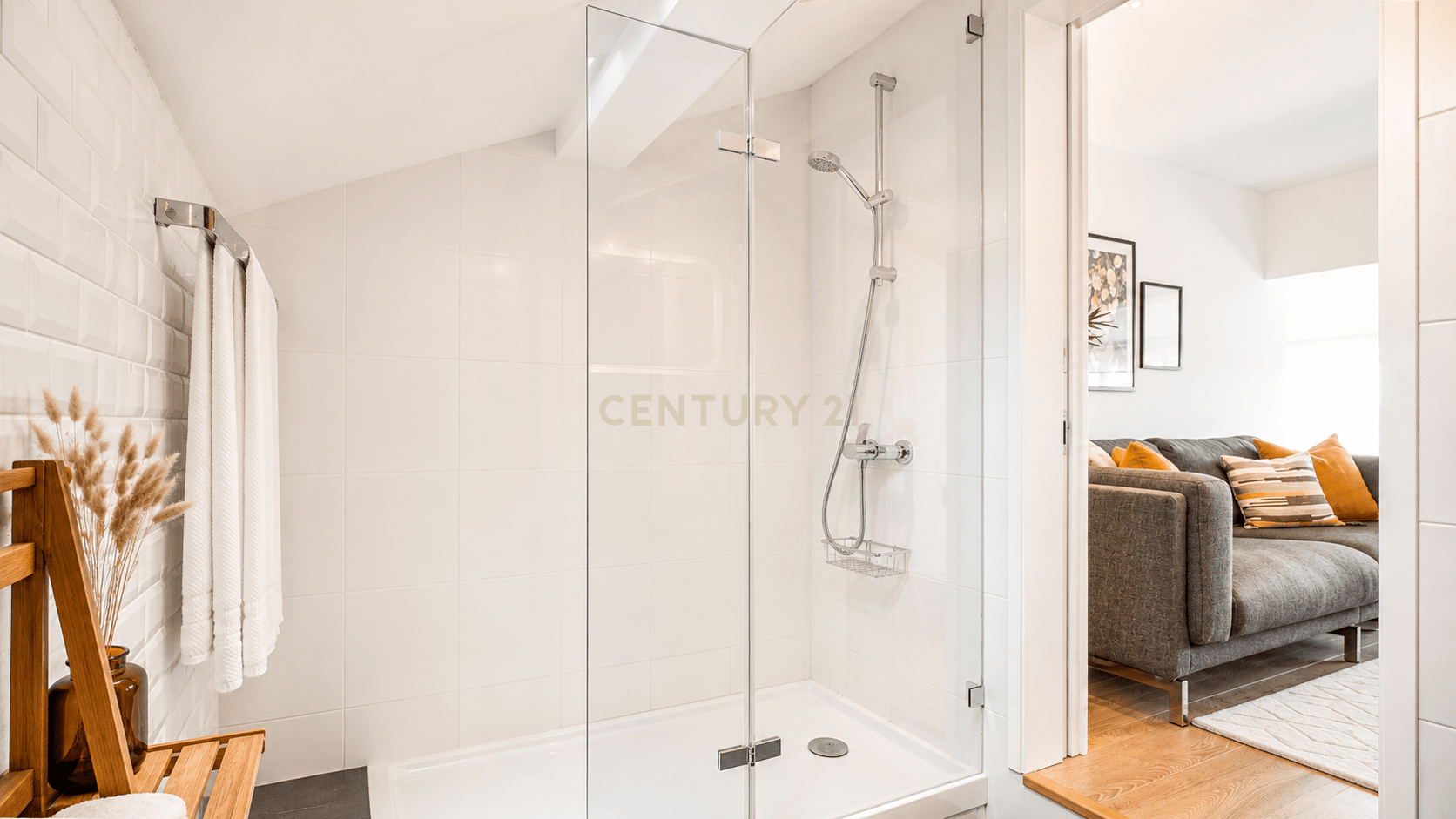 Renovated T2 Apartment in Ajuda, Lisbon - image 12