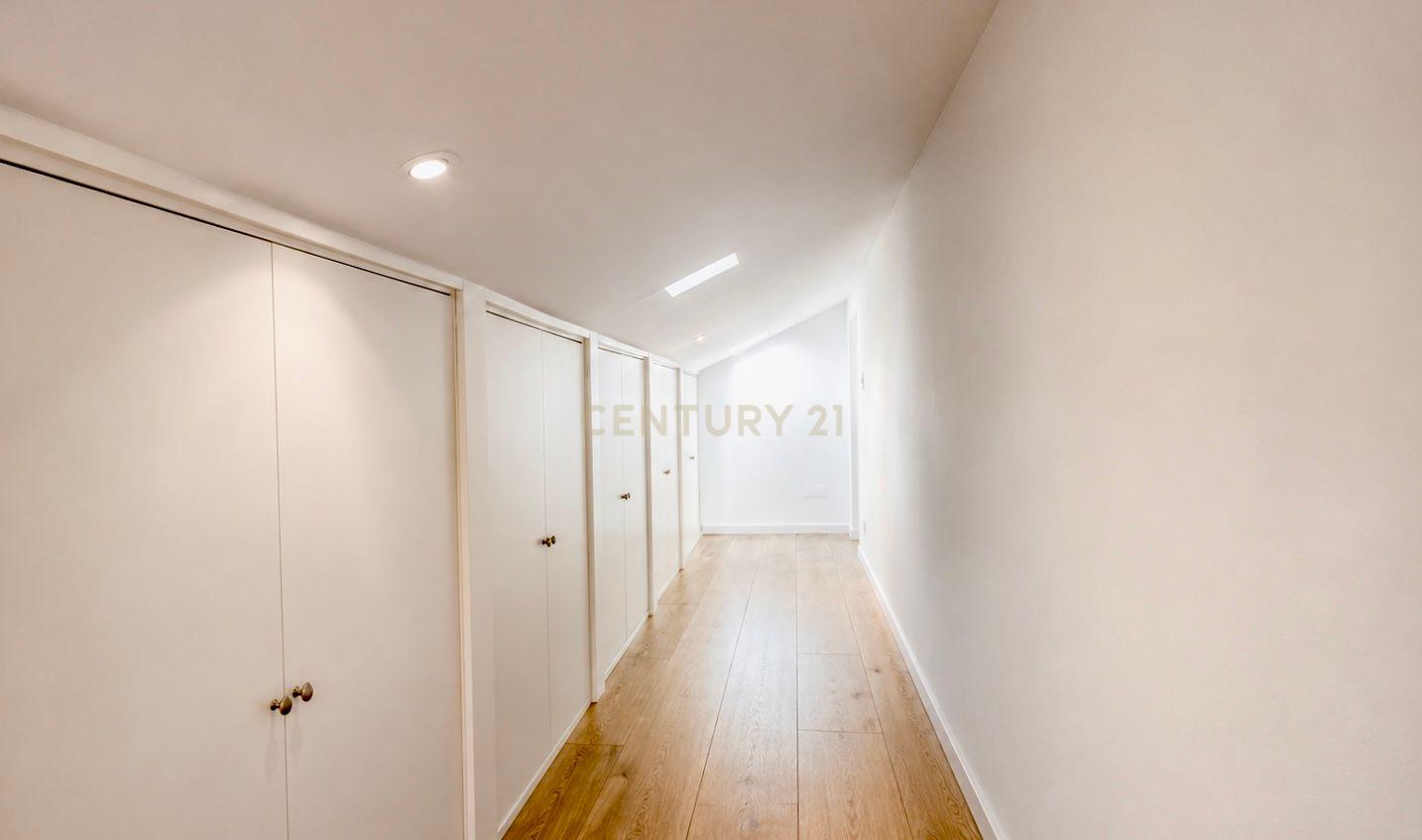 Renovated T2 Apartment in Ajuda, Lisbon - image 14