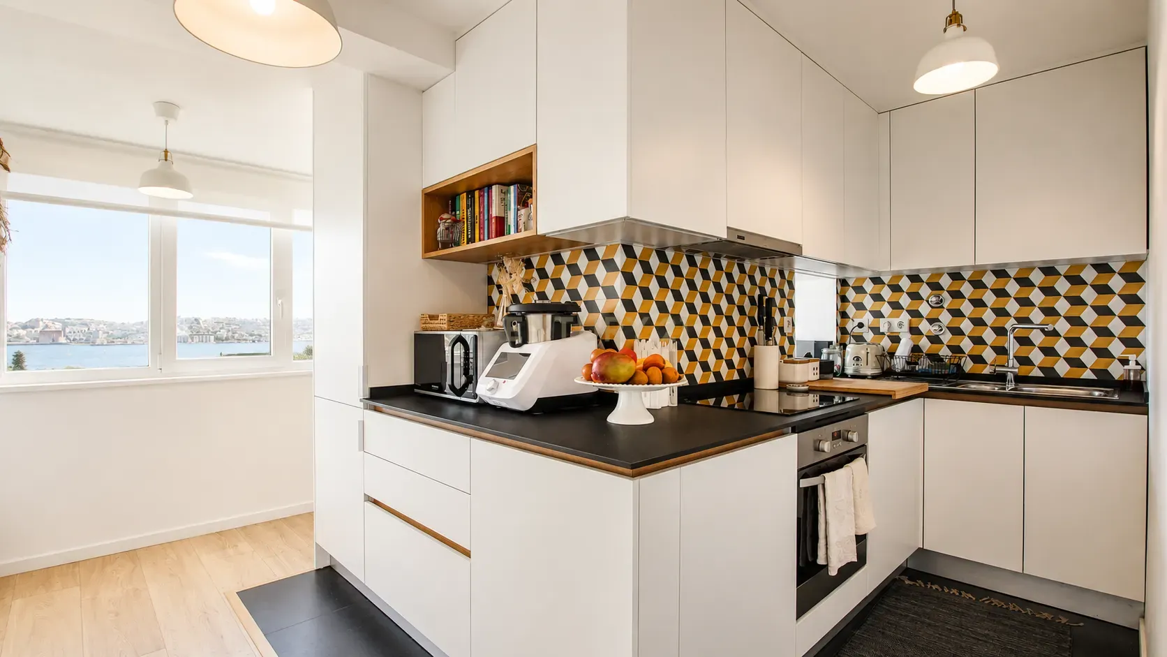 Renovated T2 Apartment in Ajuda, Lisbon - image 18