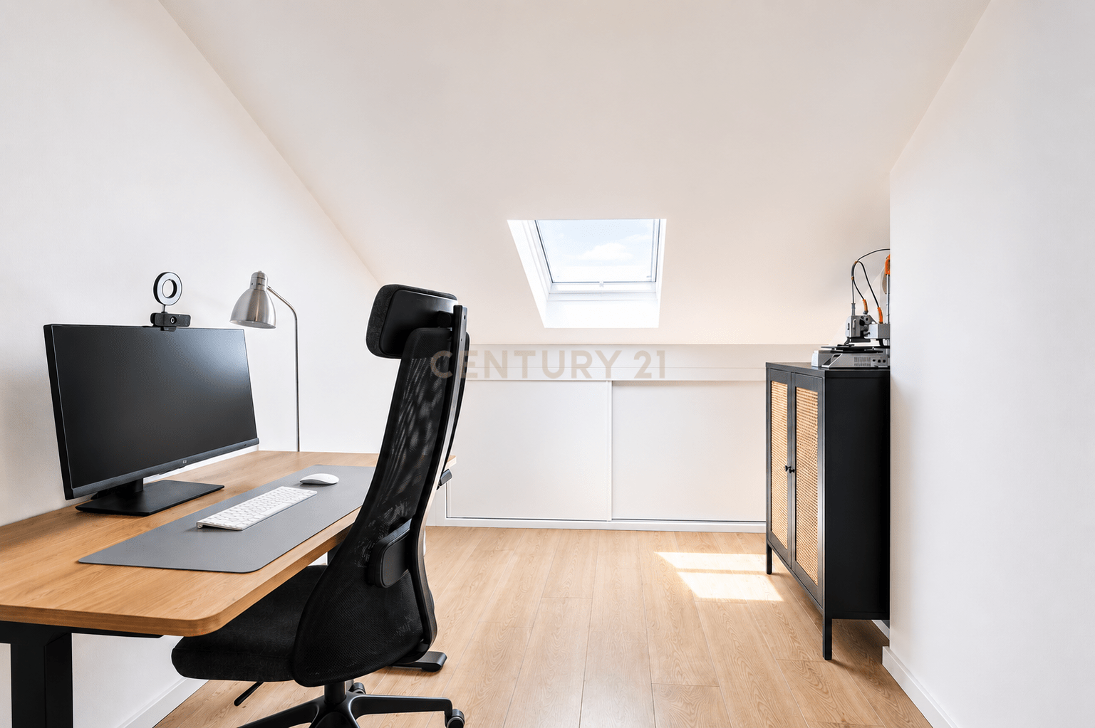 Renovated T2 Apartment in Ajuda, Lisbon - image 25