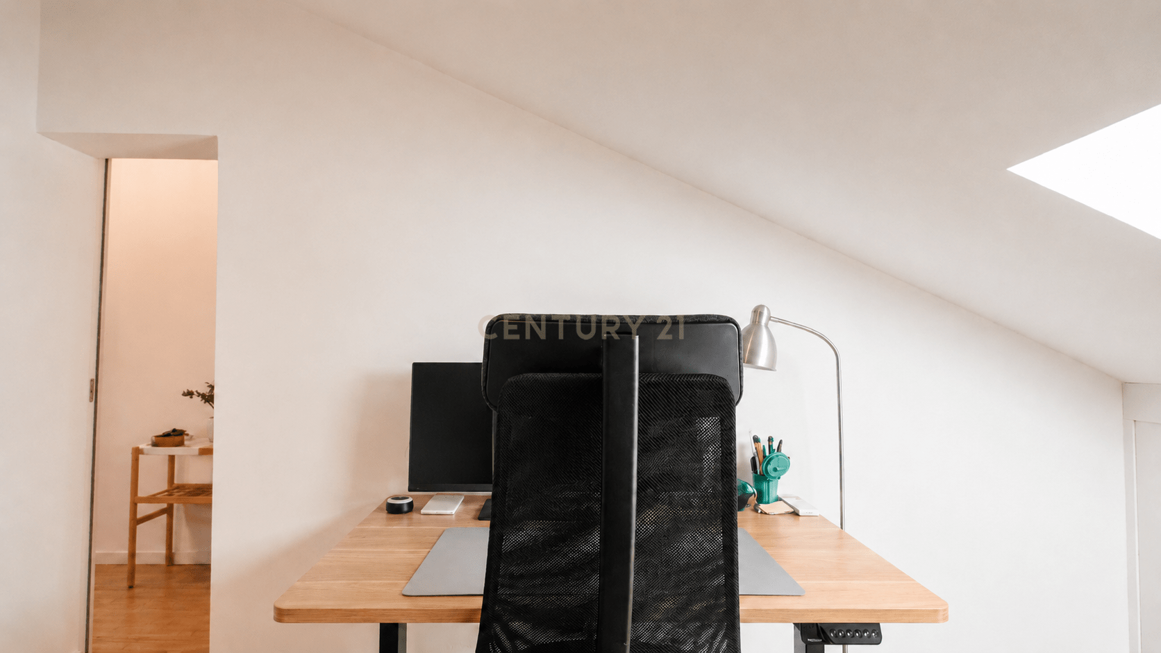 Renovated T2 Apartment in Ajuda, Lisbon - image 27