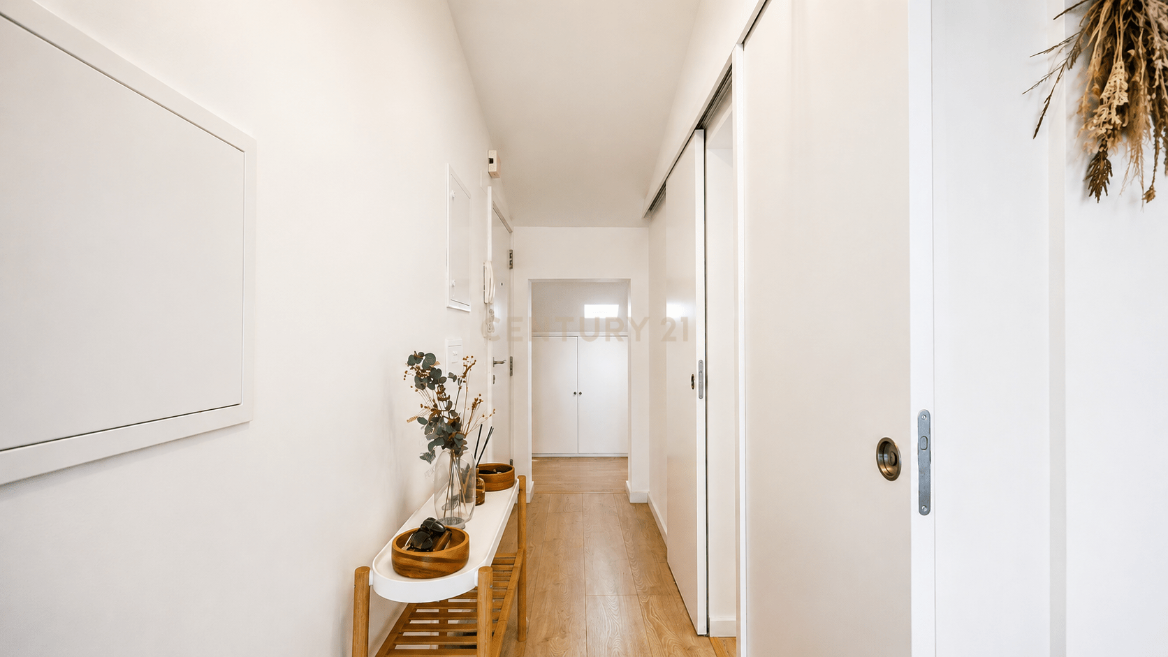 Renovated T2 Apartment in Ajuda, Lisbon - image 29