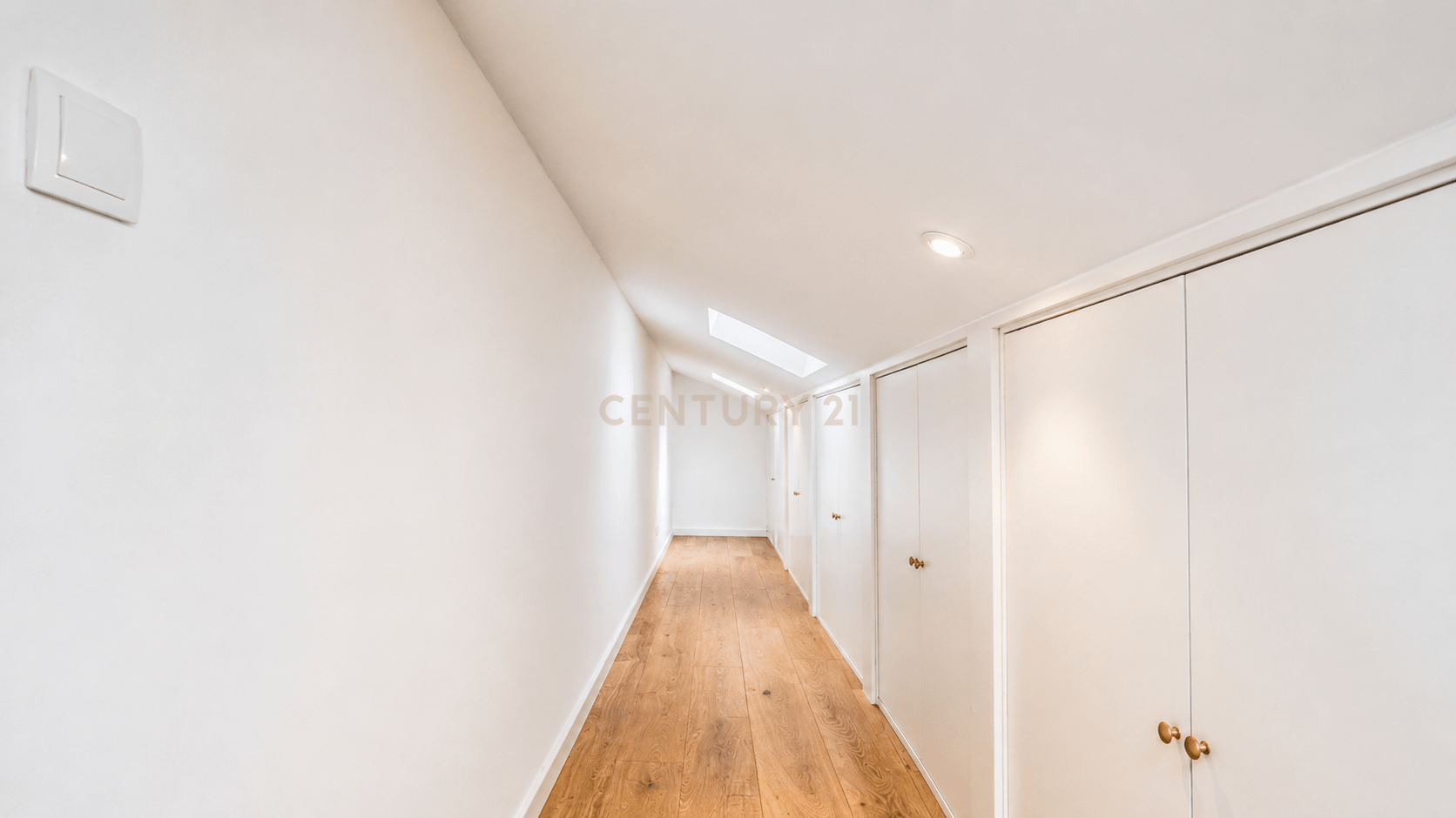 Renovated T2 Apartment in Ajuda, Lisbon - image 30