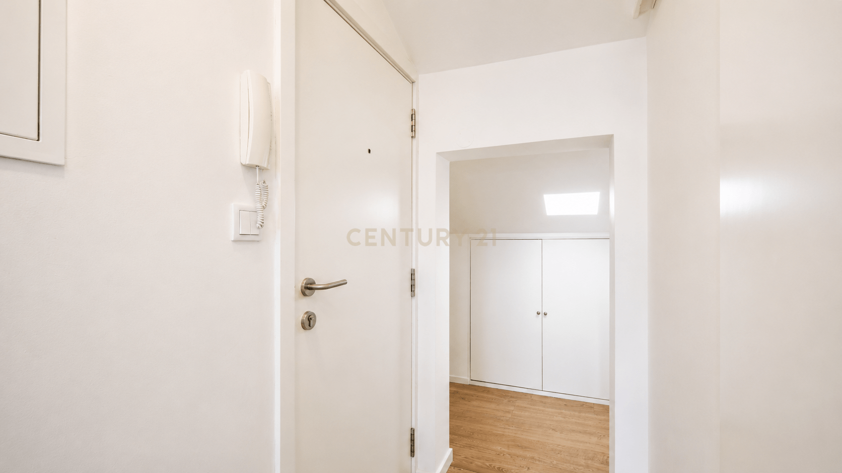 Renovated T2 Apartment in Ajuda, Lisbon - image 31