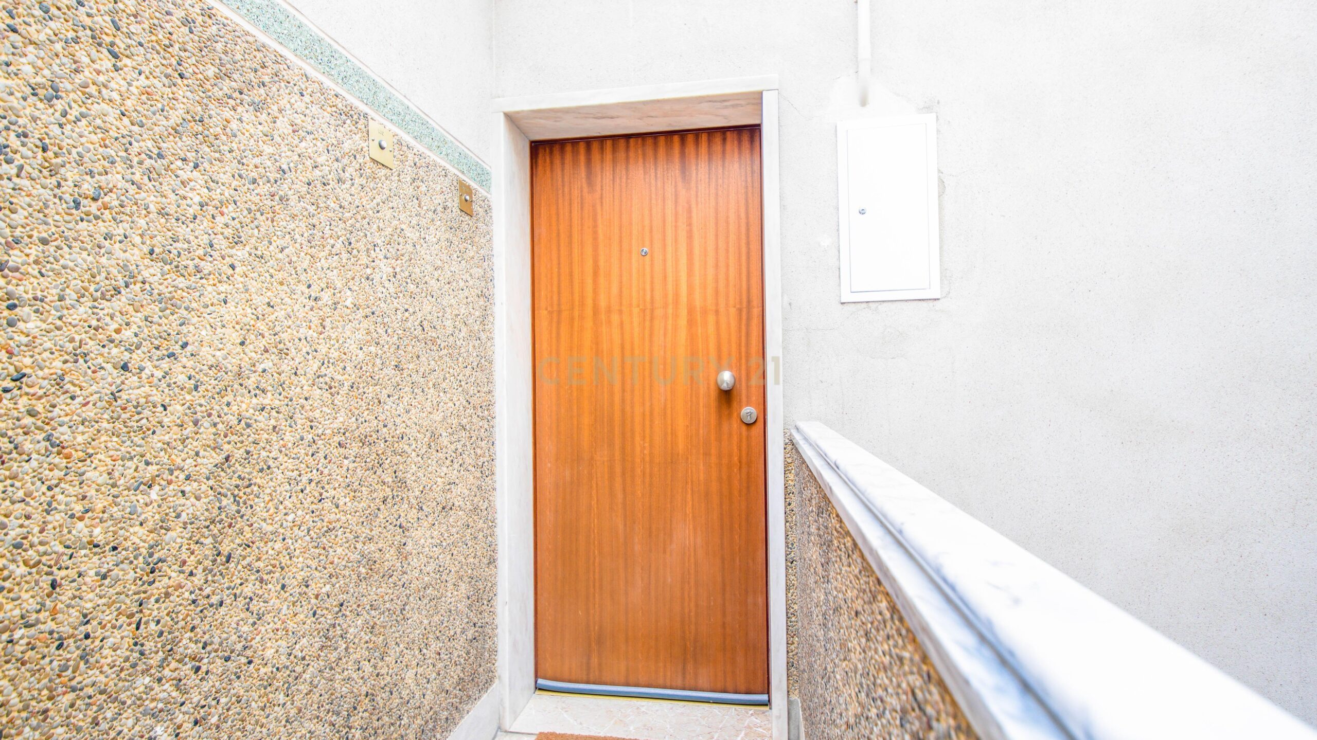 Renovated T2 Apartment in Ajuda, Lisbon - image 32