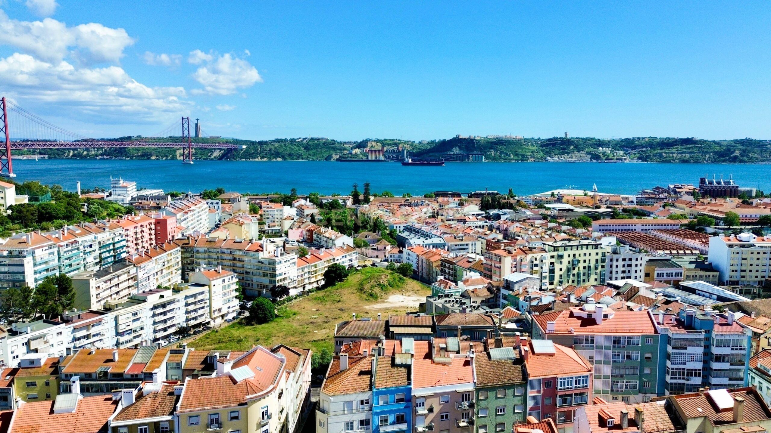 Renovated T2 Apartment in Ajuda, Lisbon - image 36
