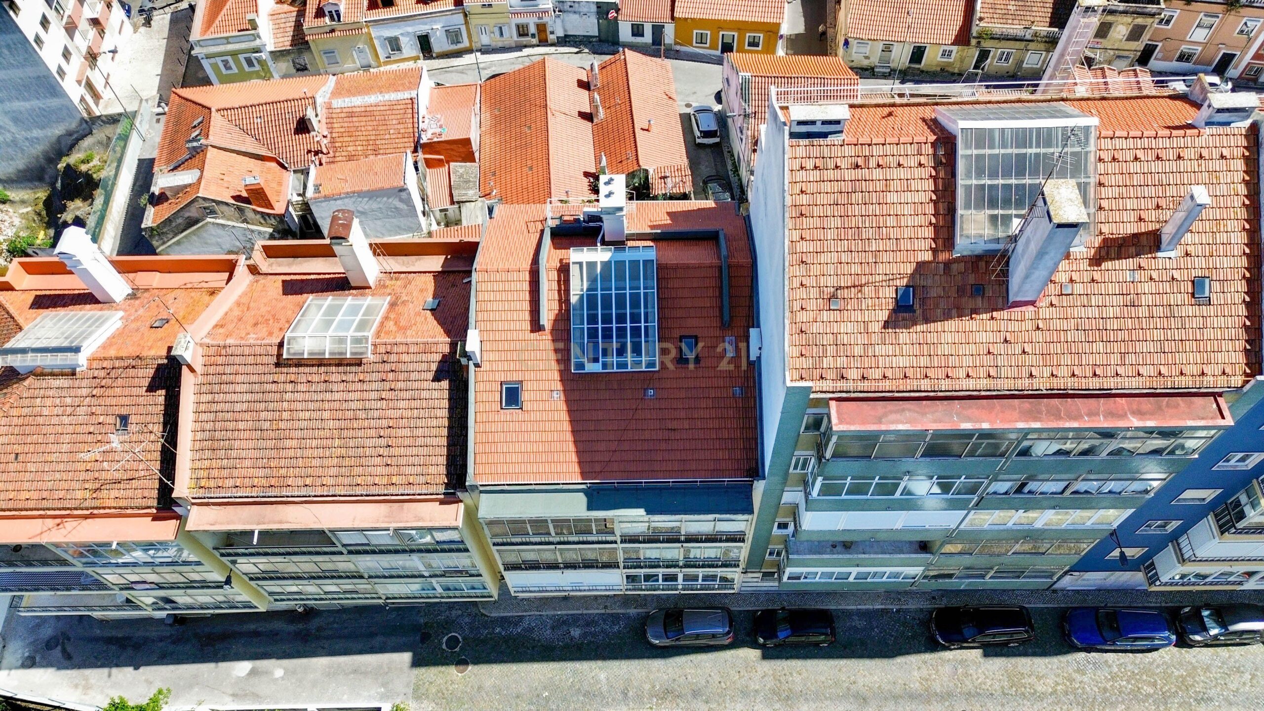 Renovated T2 Apartment in Ajuda, Lisbon - image 38