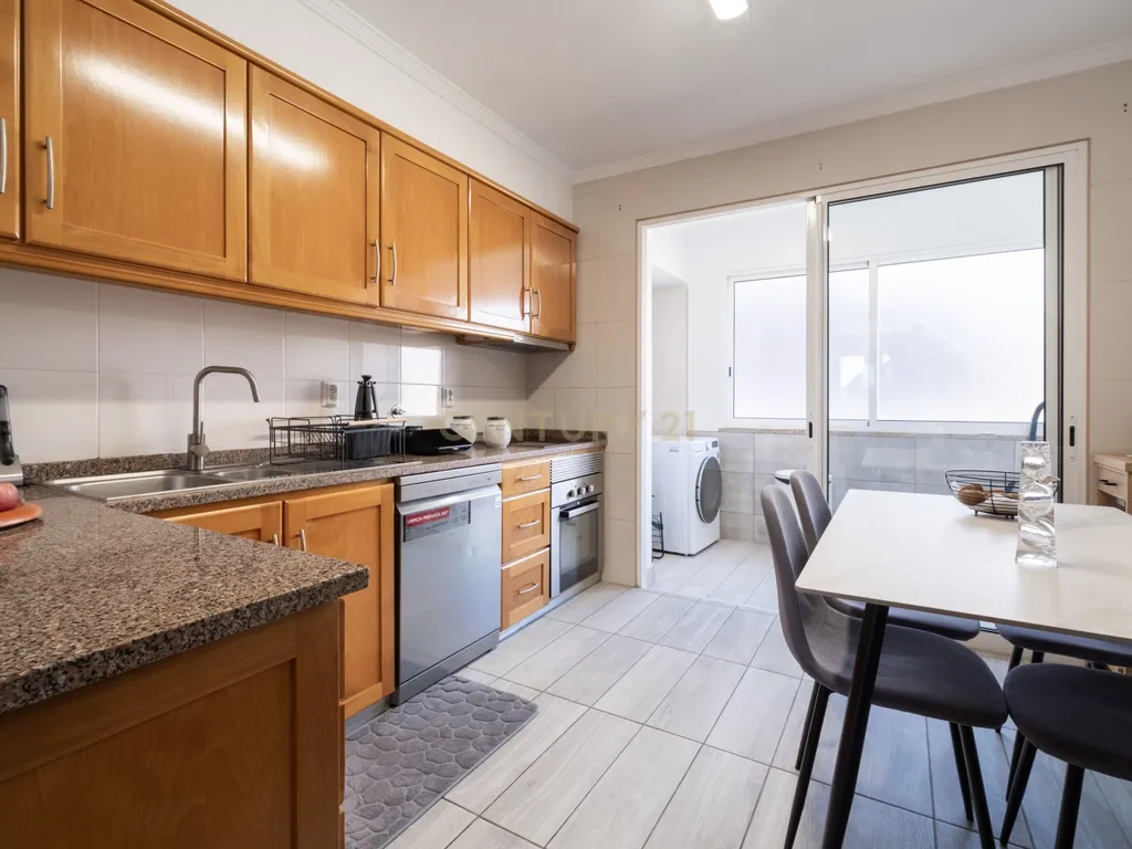 T2 Apartment in Câmara de Lobos, Câmara de Lobos - image 13