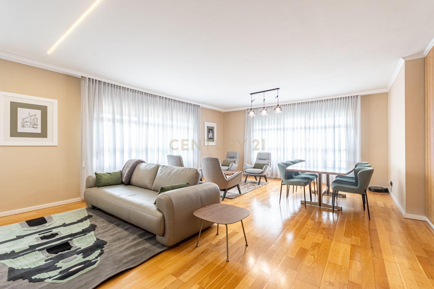 T2 Apartment in Twin Towers with Garage - image 02