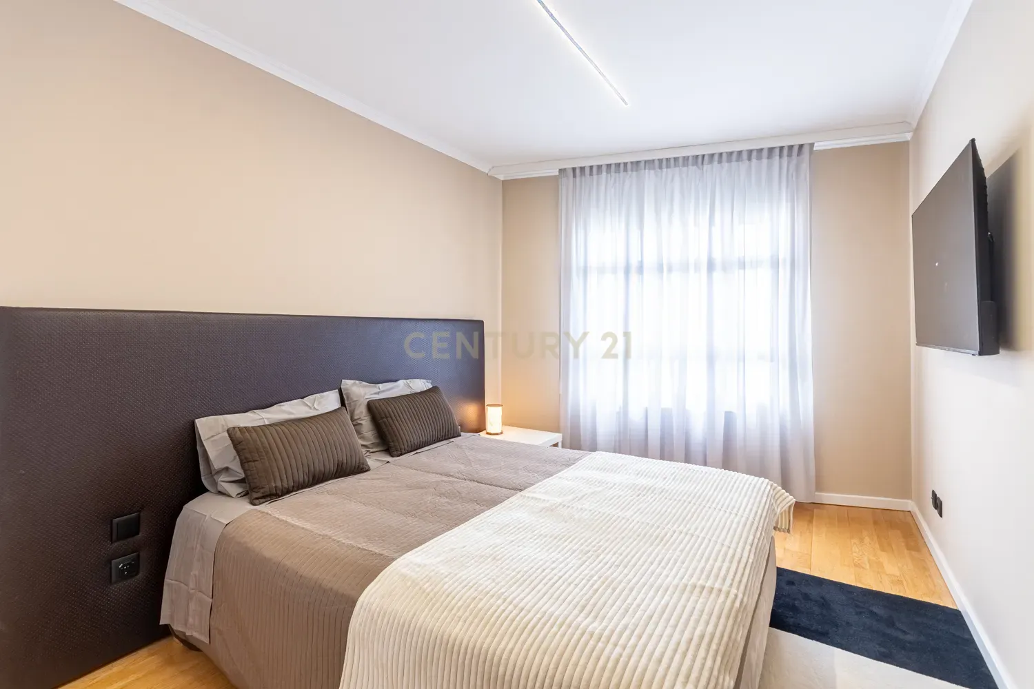 T2 Apartment in Twin Towers with Garage - image 10