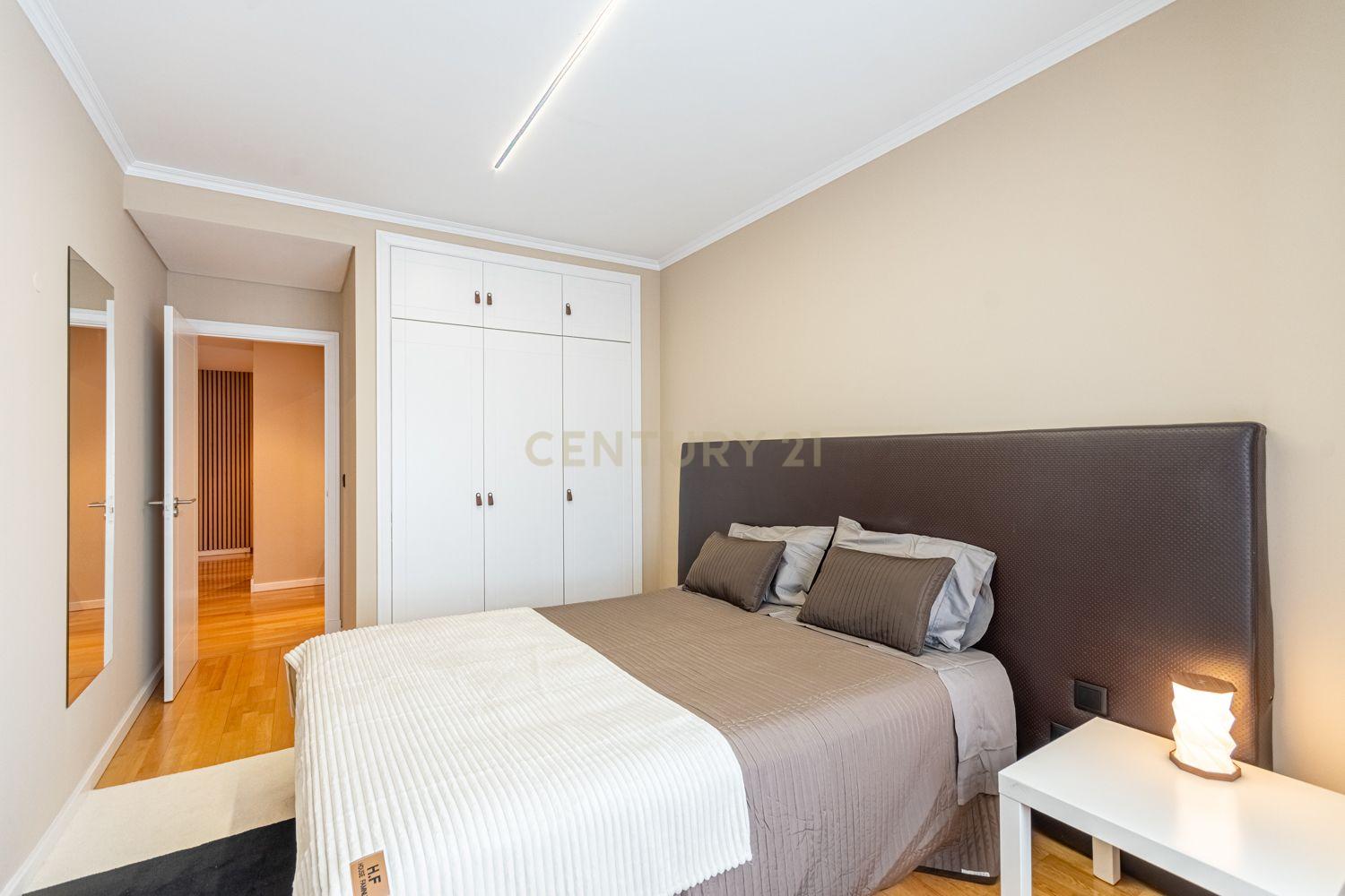 T2 Apartment in Twin Towers with Garage - image 11