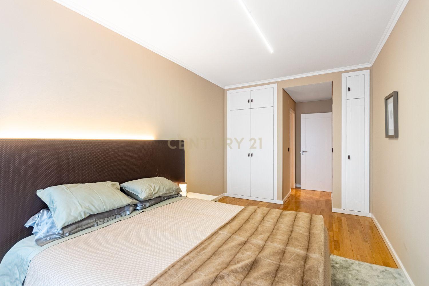 T2 Apartment in Twin Towers with Garage - image 14