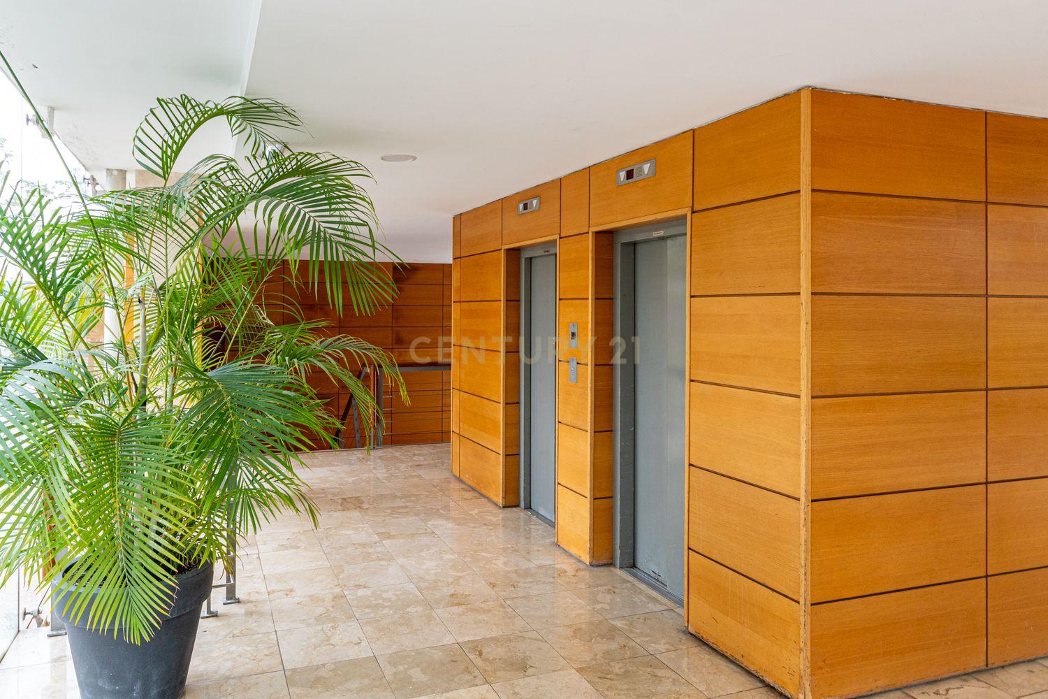 T2 Apartment in Twin Towers with Garage - image 27
