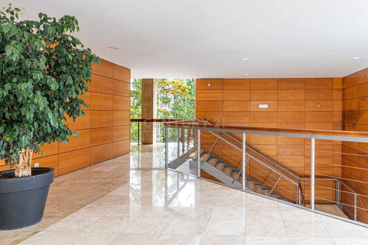 T2 Apartment in Twin Towers with Garage - image 28