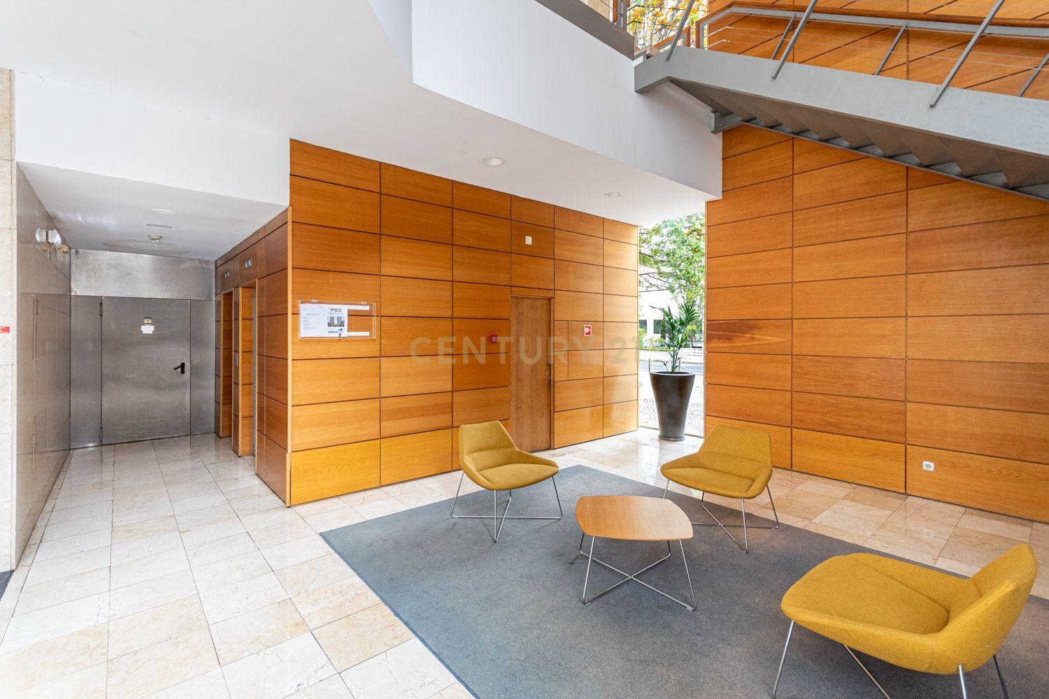 T2 Apartment in Twin Towers with Garage - image 30