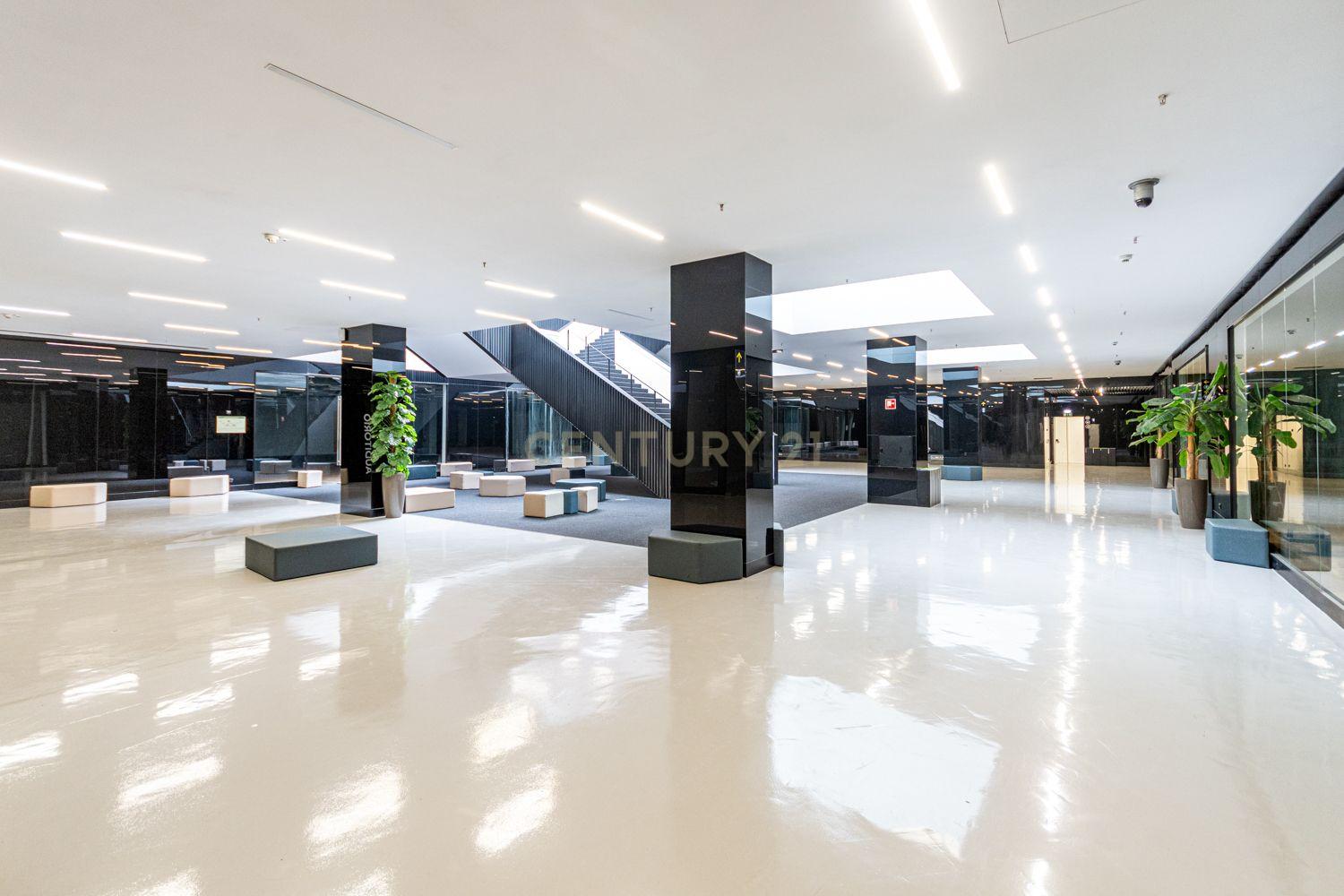 T2 Apartment in Twin Towers with Garage - image 31