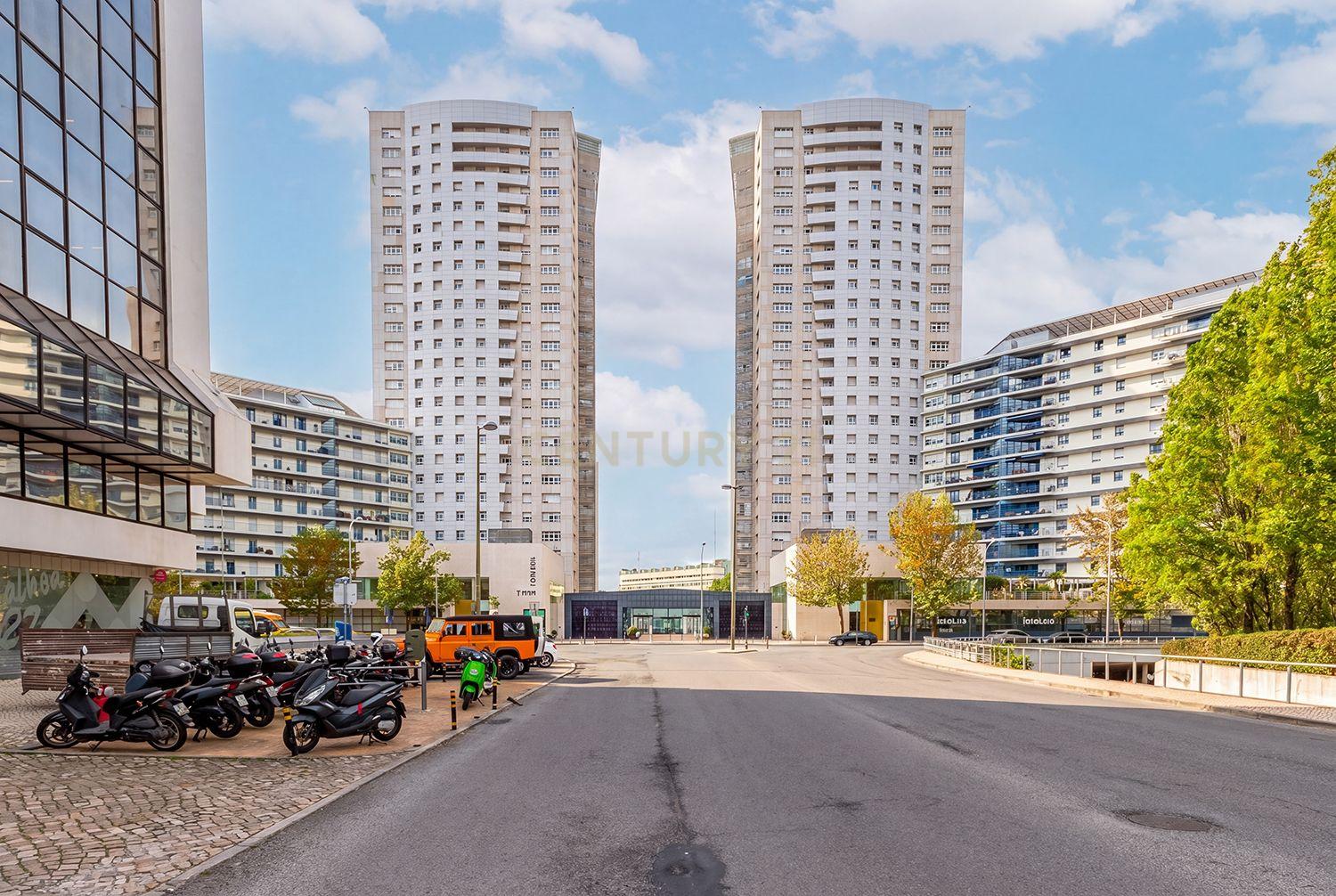 T2 Apartment in Twin Towers with Garage - image 36