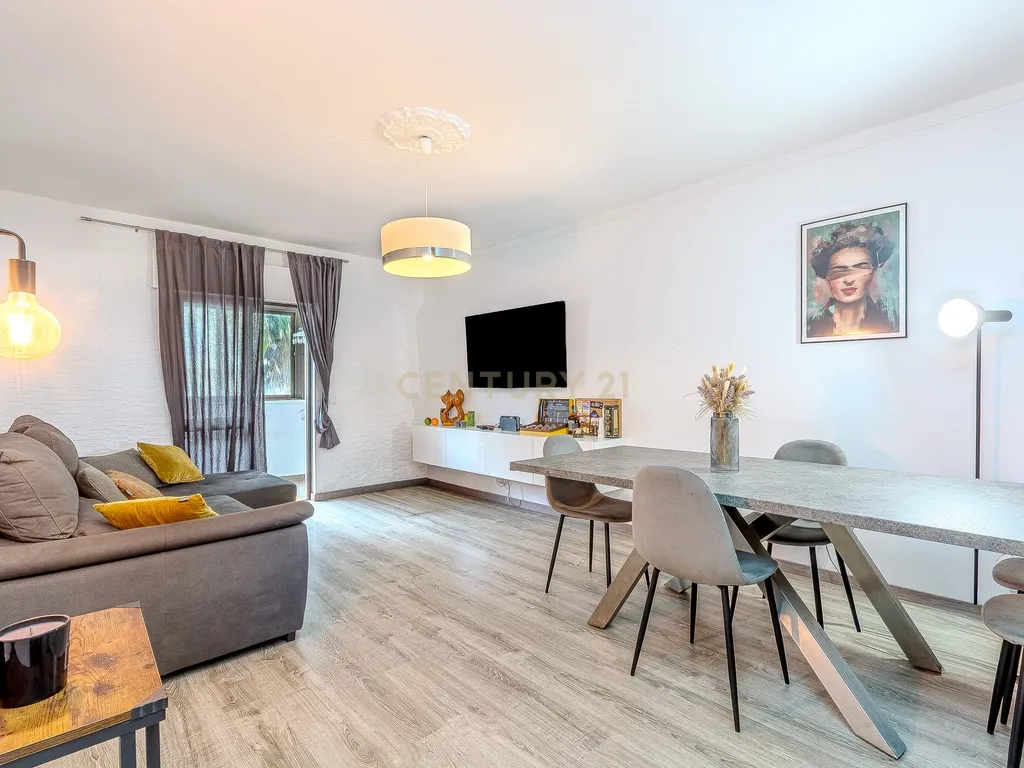 T2 Apartment in Faro (Sé e São Pedro), Faro - image 01