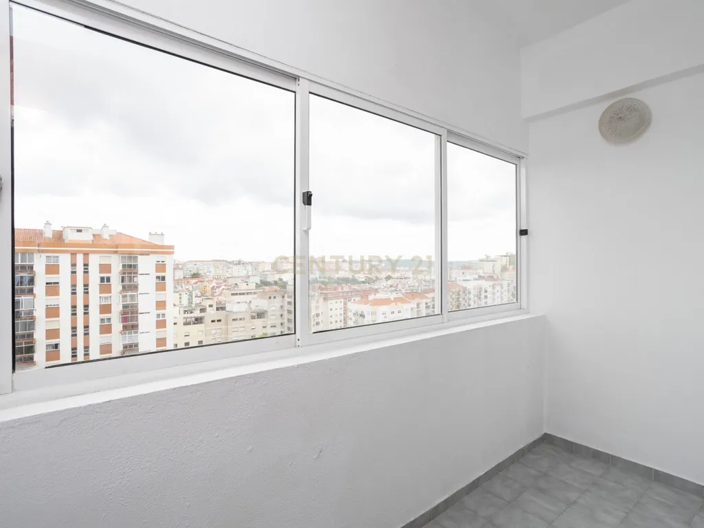 T2 Apartment in Massamá e Monte Abraão, Sintra - image 10
