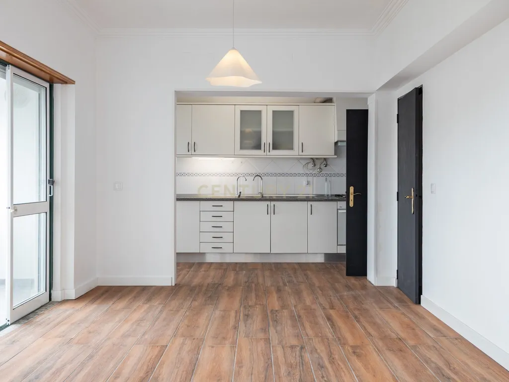 T2 Apartment in Massamá e Monte Abraão, Sintra - image 11