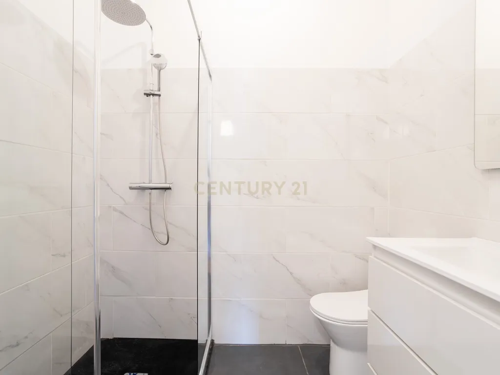 T2 Apartment in Massamá e Monte Abraão, Sintra - image 12