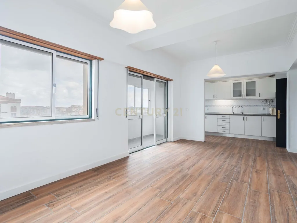 T2 Apartment in Massamá e Monte Abraão, Sintra - image 13