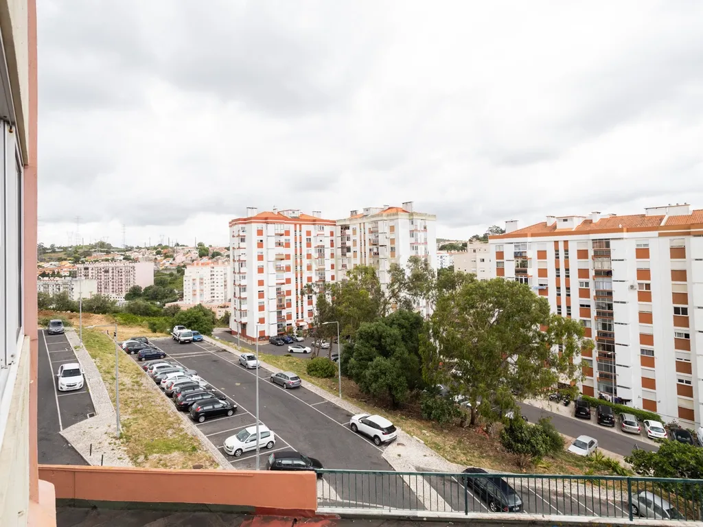 T2 Apartment in Massamá e Monte Abraão, Sintra - image 20