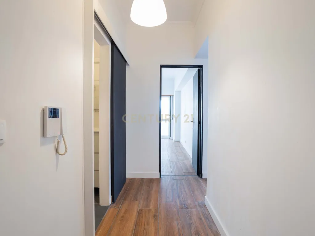 T2 Apartment in Massamá e Monte Abraão, Sintra - image 23