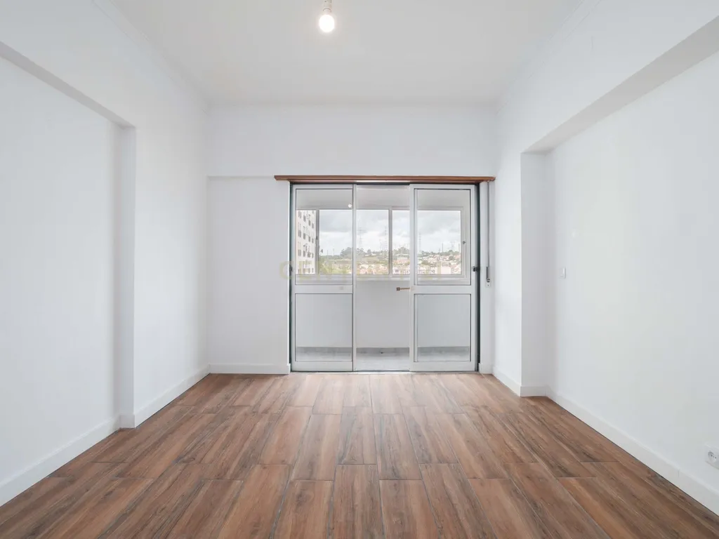 T2 Apartment in Massamá e Monte Abraão, Sintra - image 24