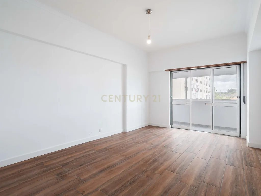 T2 Apartment in Massamá e Monte Abraão, Sintra - image 26