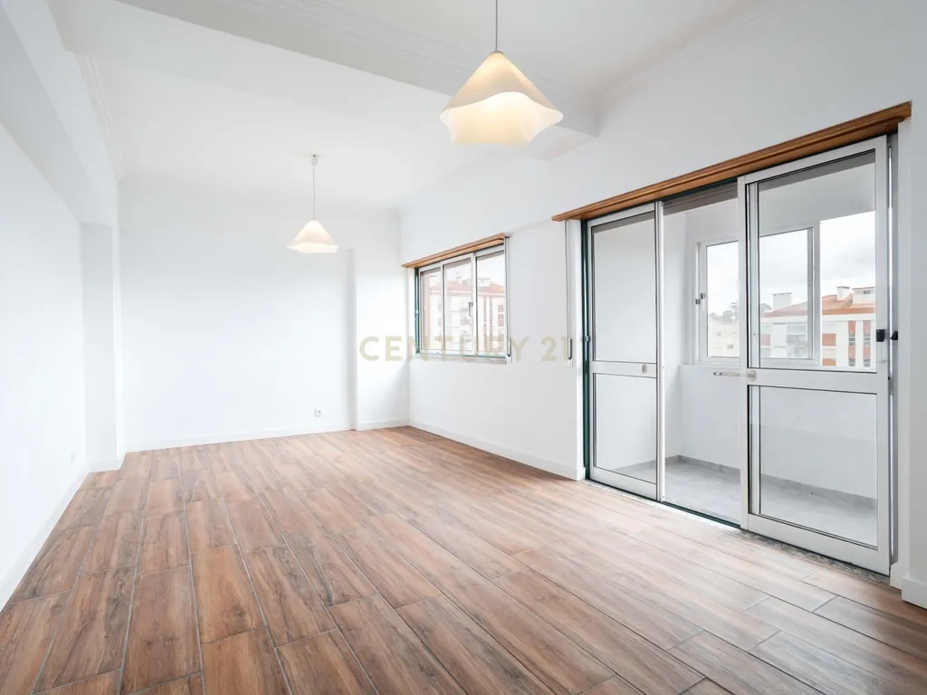 T2 Apartment in Massamá e Monte Abraão, Sintra - image 28