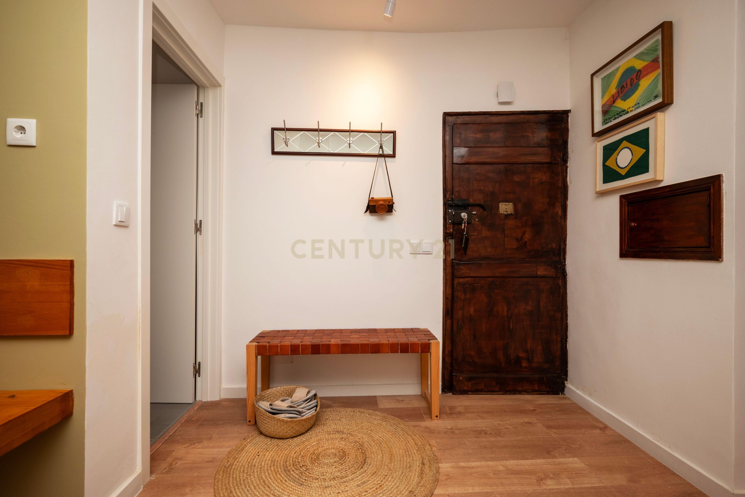 T2 Apartment with Terrace in Misericordia, Lisbon - image 02