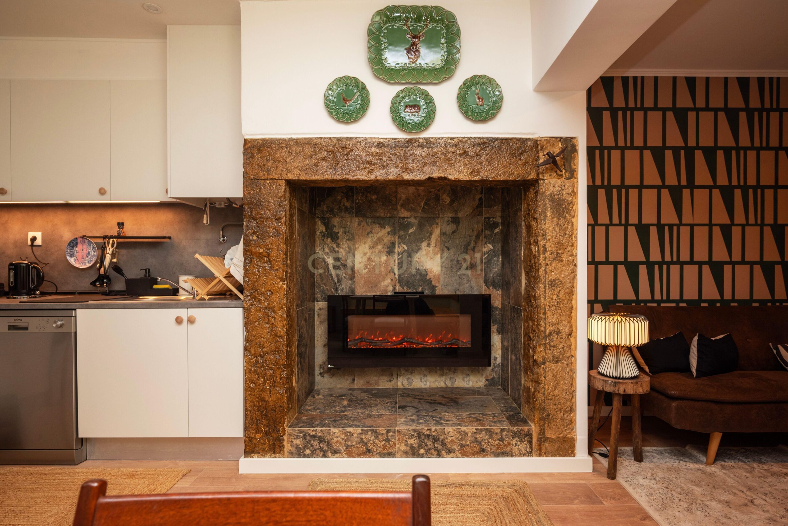 T2 Apartment with Terrace in Misericordia, Lisbon - image 05