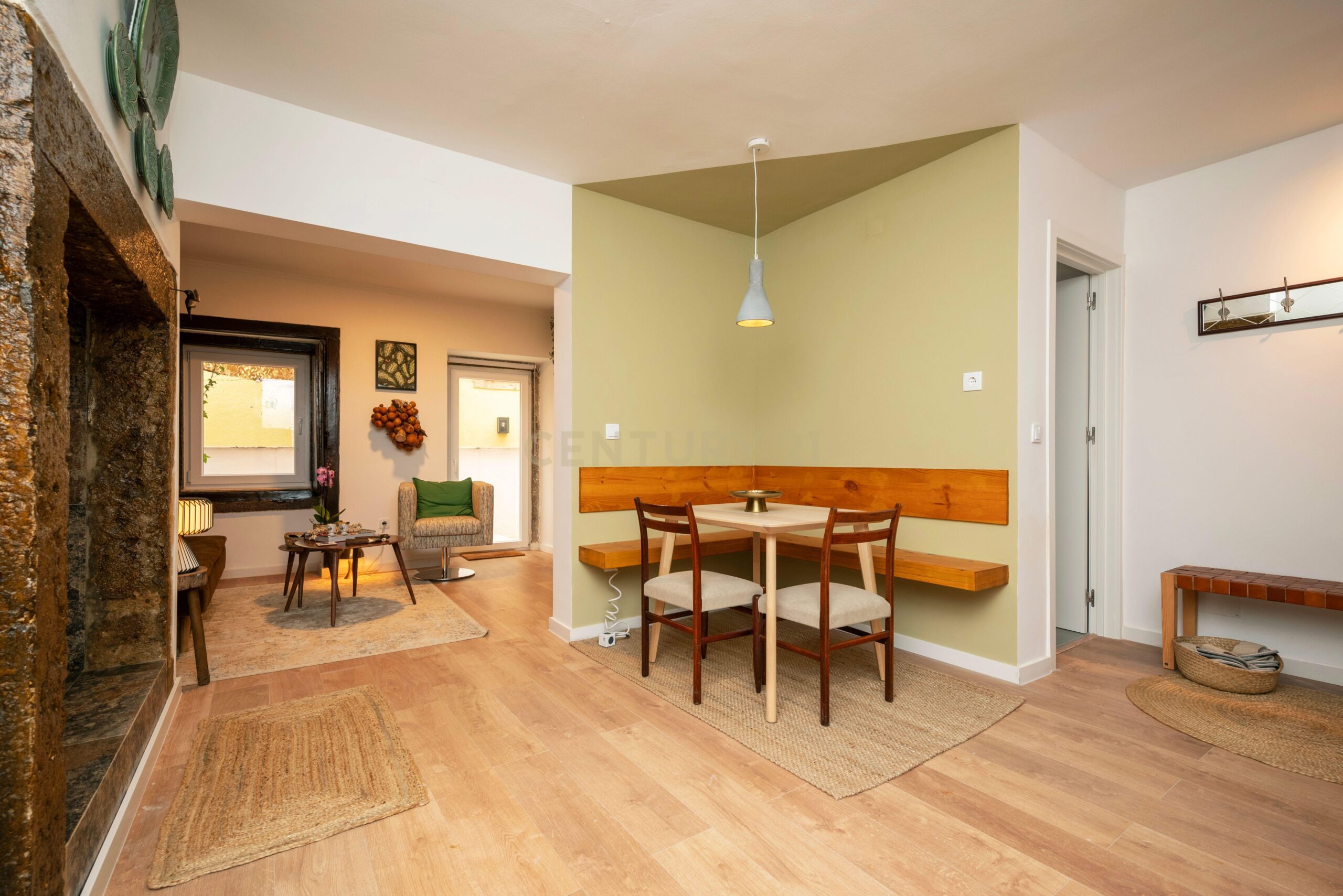 T2 Apartment with Terrace in Misericordia, Lisbon - image 06