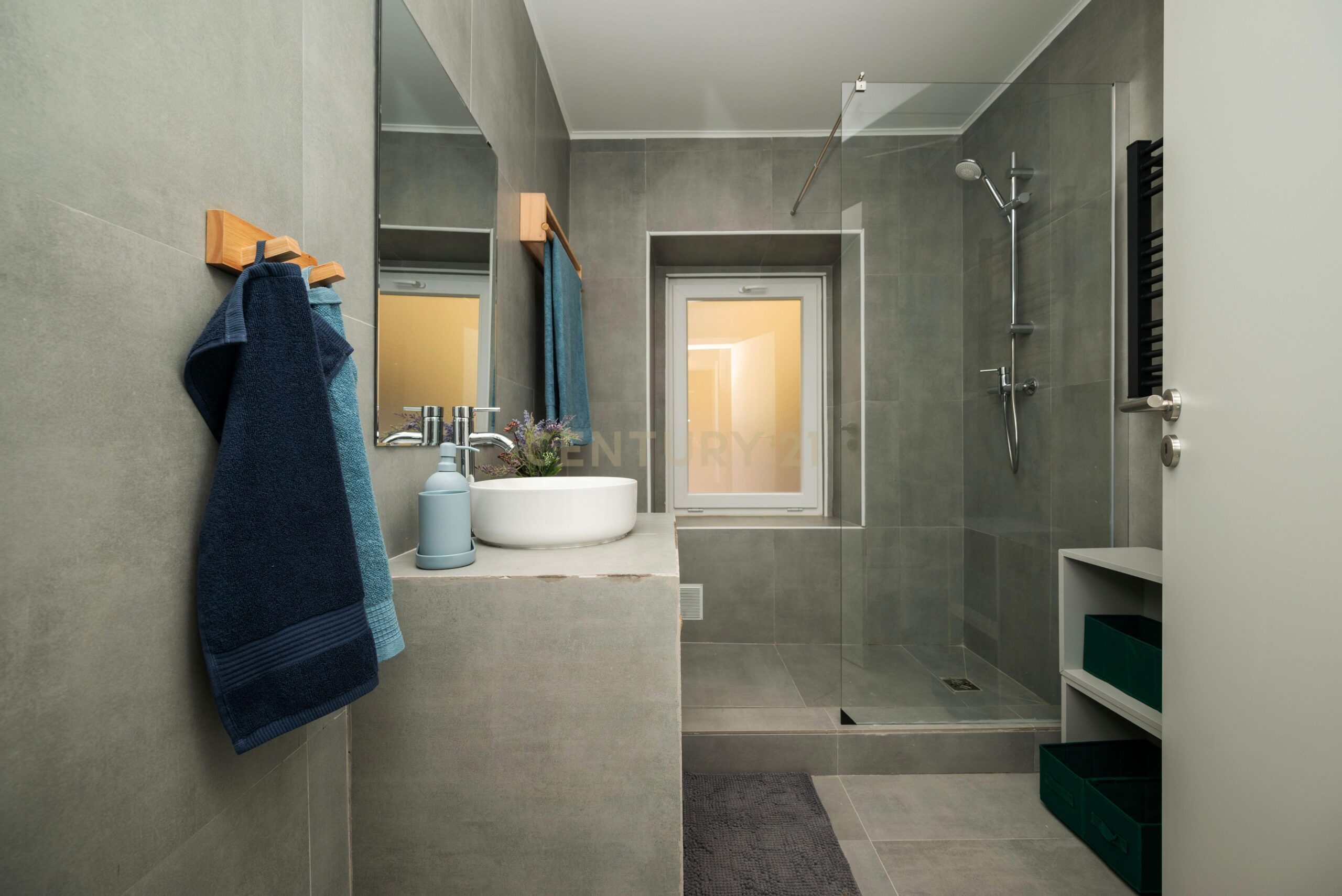 T2 Apartment with Terrace in Misericordia, Lisbon - image 12