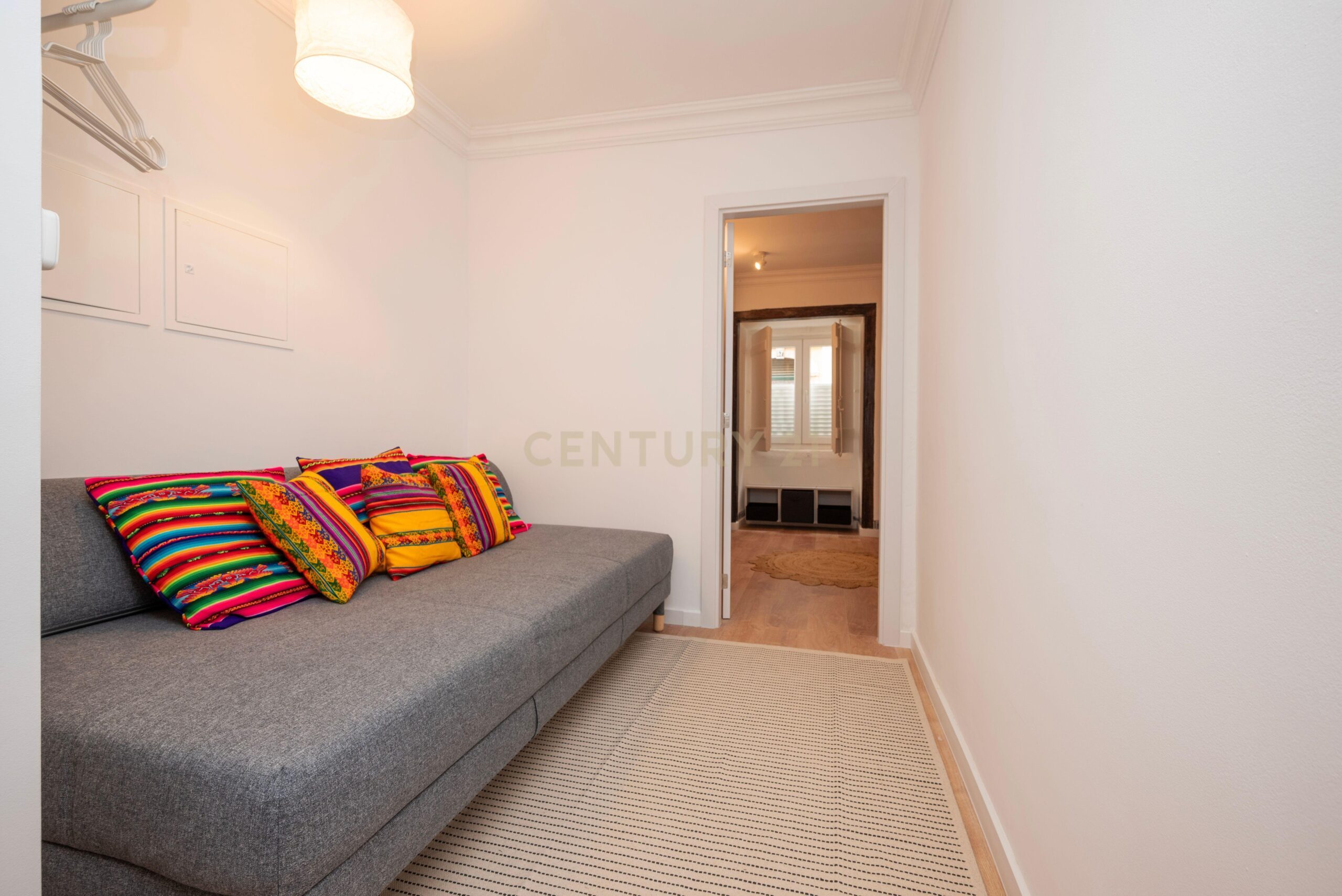 T2 Apartment with Terrace in Misericordia, Lisbon - image 14
