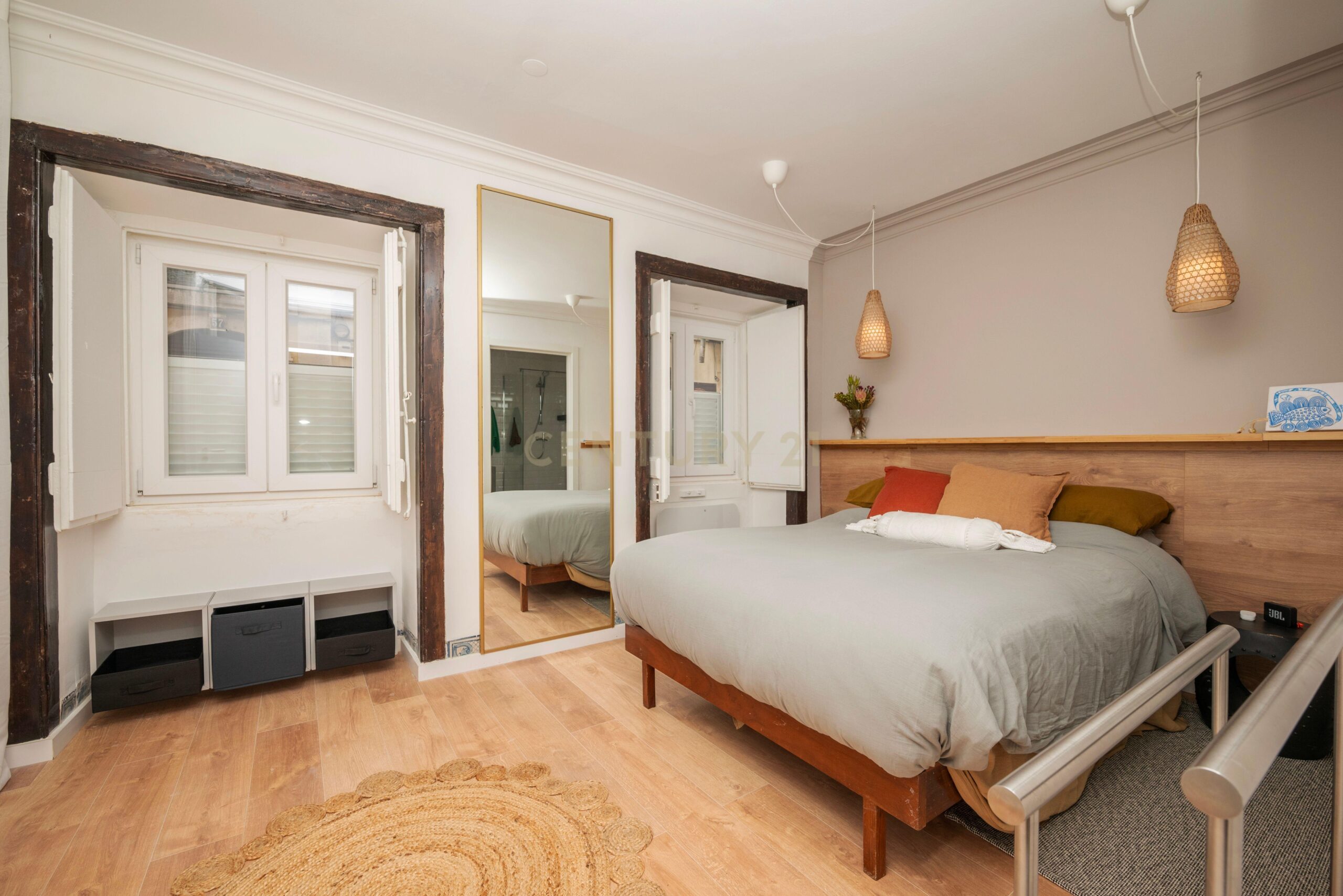 T2 Apartment with Terrace in Misericordia, Lisbon - image 15