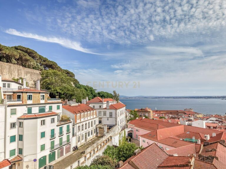 T2 Apartment in Costa do Castelo with Garage and Lift - image 01